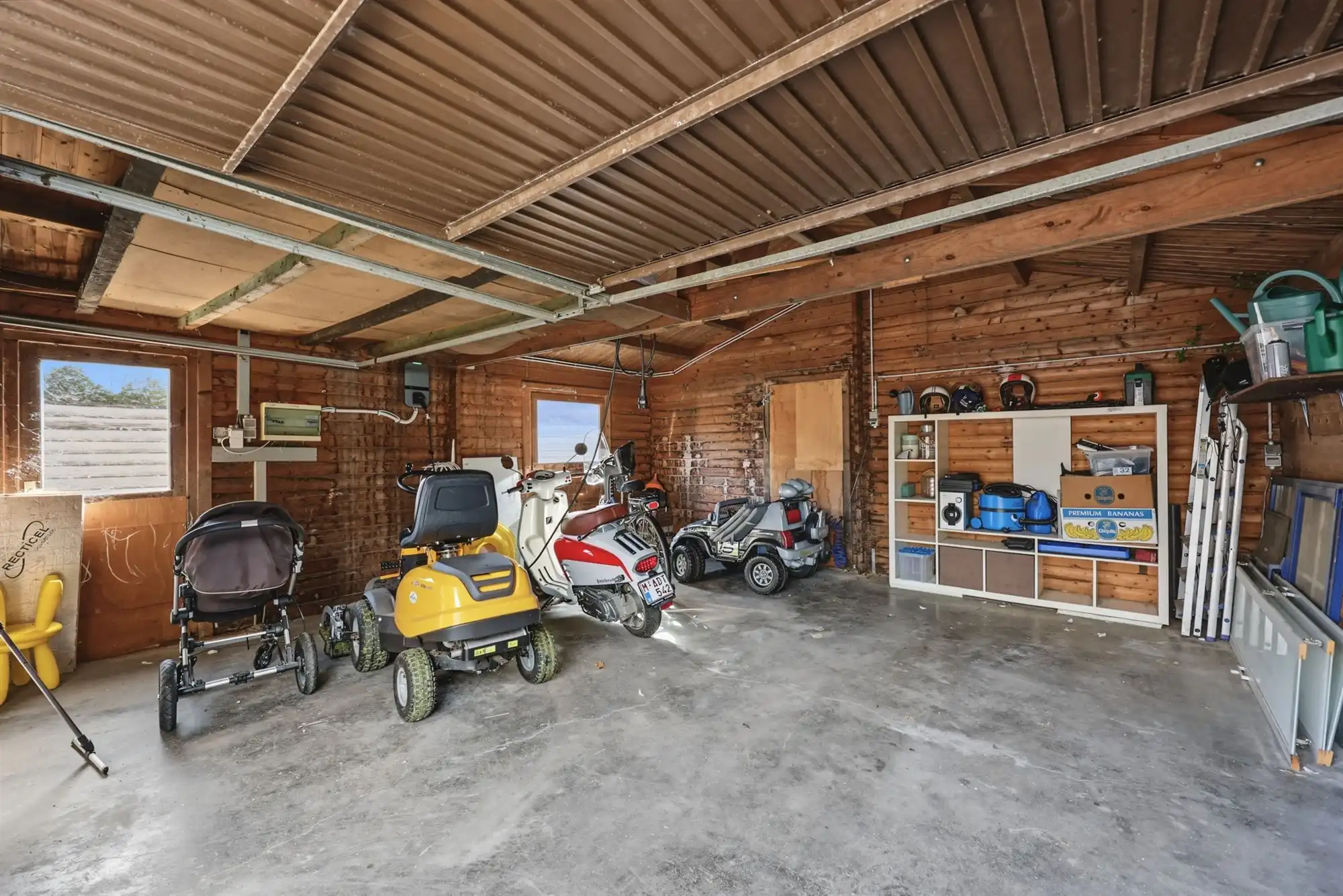 Instapklare woning op ruim perceel met paardenstallen foto 18