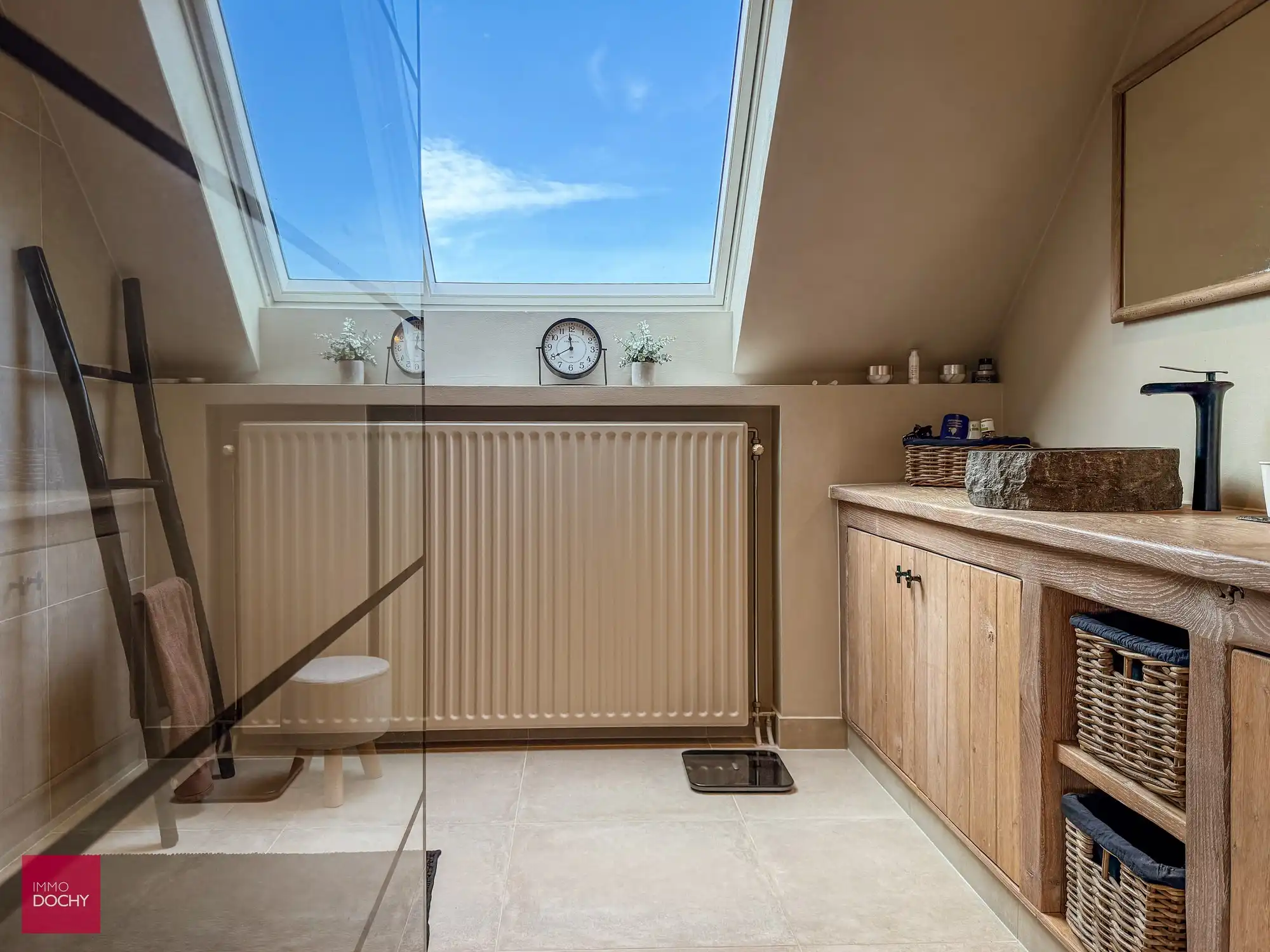 Instapklare sterk gebouwde villa met zicht op oude Leiearm | Heuvelhoekstraat foto 8