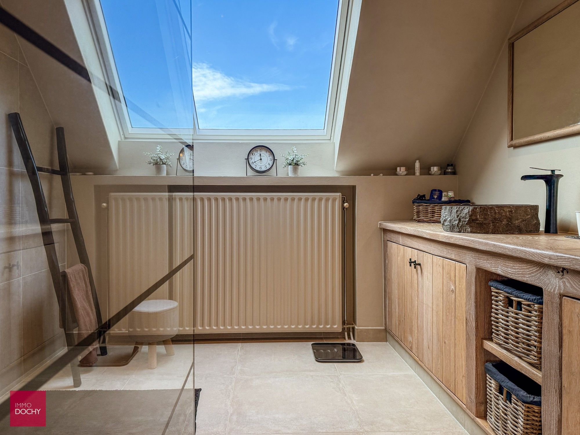 Instapklare sterk gebouwde villa met zicht op oude Leiearm | Heuvelhoekstraat foto 7