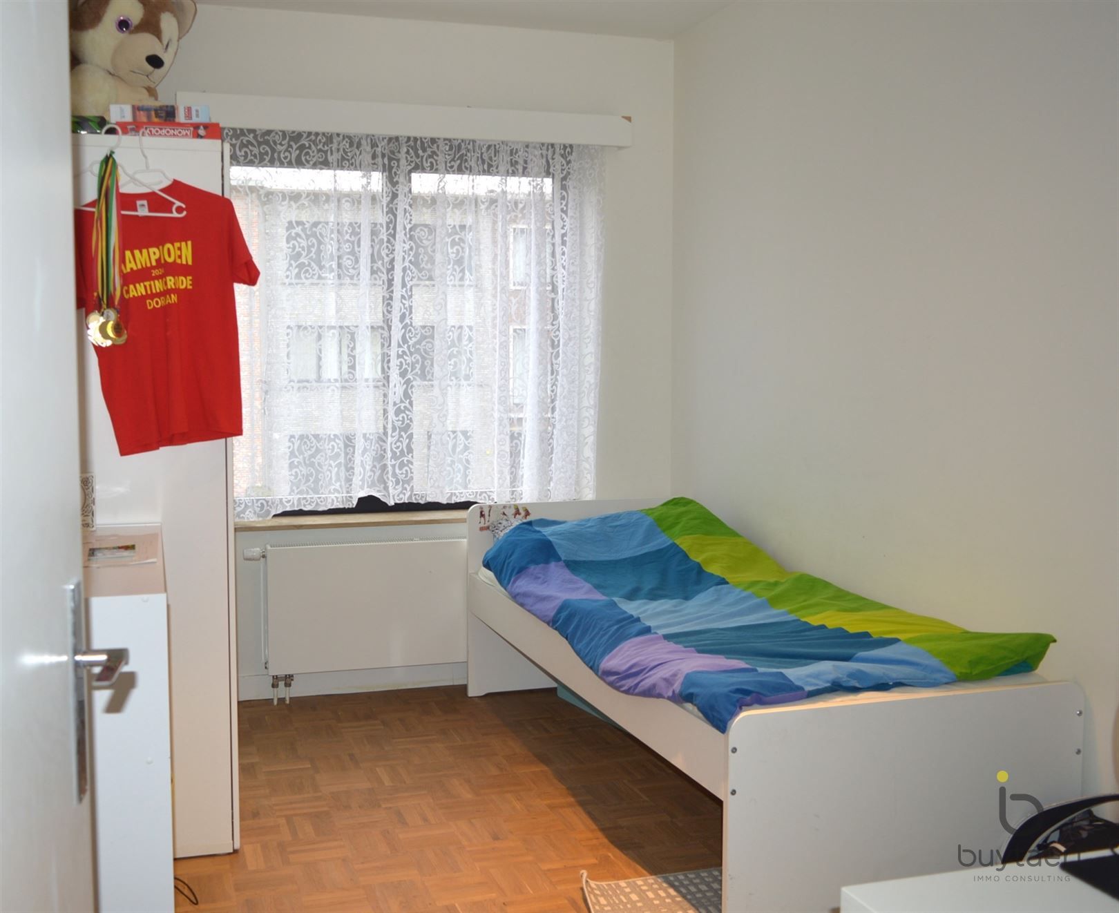 Instapklaar twee slaapkamer appartement met terras in een rustige wijk dicht bij invalswegen. foto 7