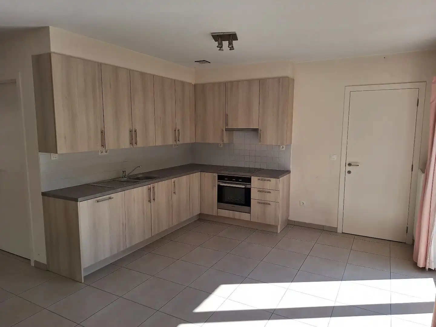 Recente alleenstaande woning met 4 SLK op ruim perceel foto 6