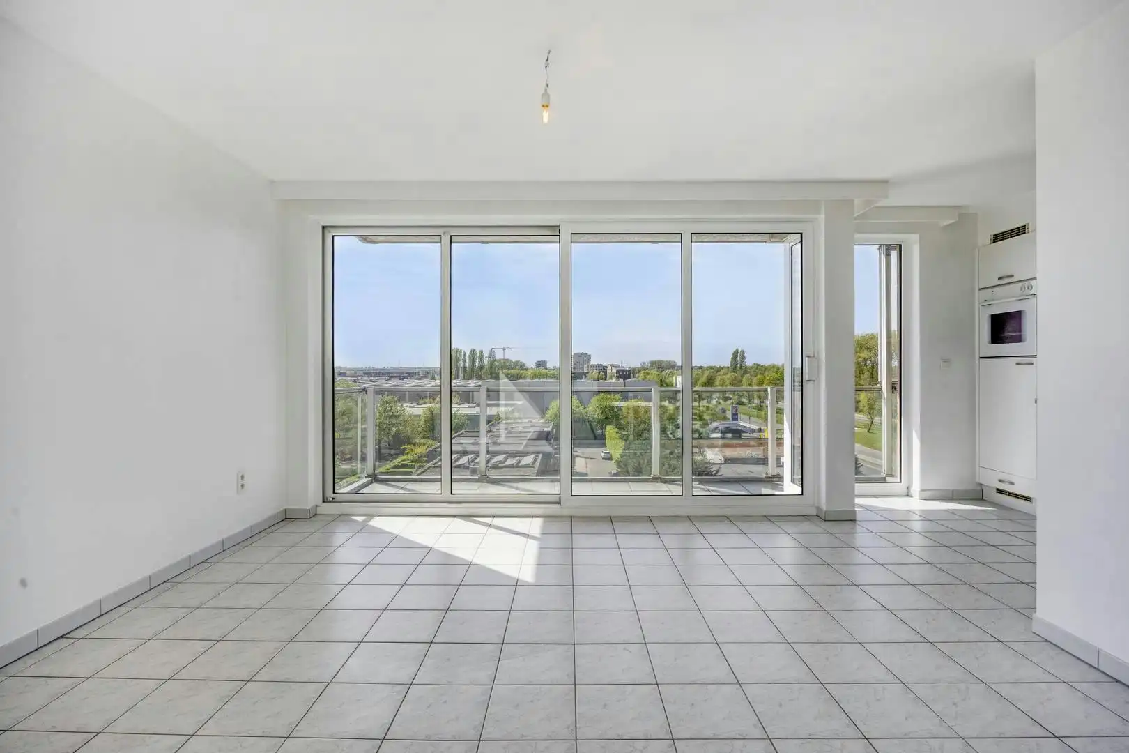 Lichtrijk appartement met terras te koop op Linkeroever foto 4