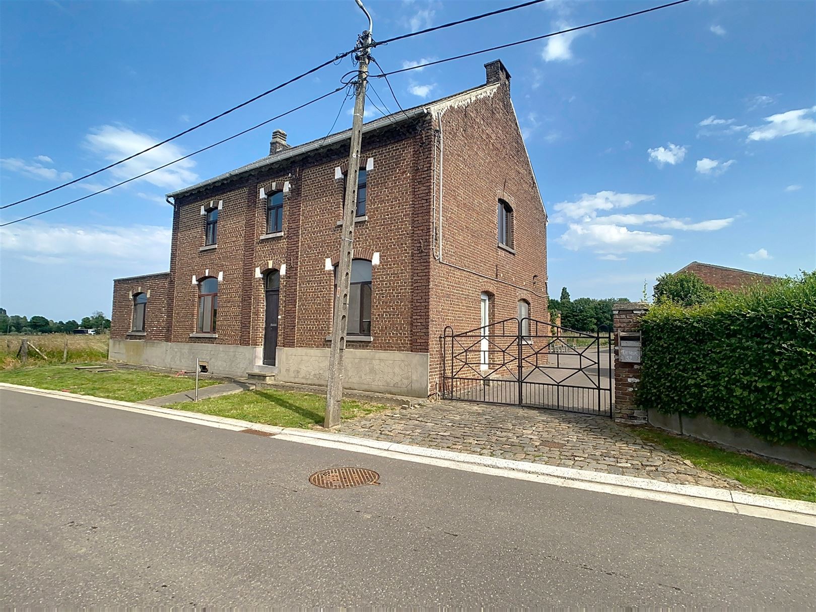 Ruime landelijke woning, bijgebouw, tuin en weide, 75a 79ca foto 2