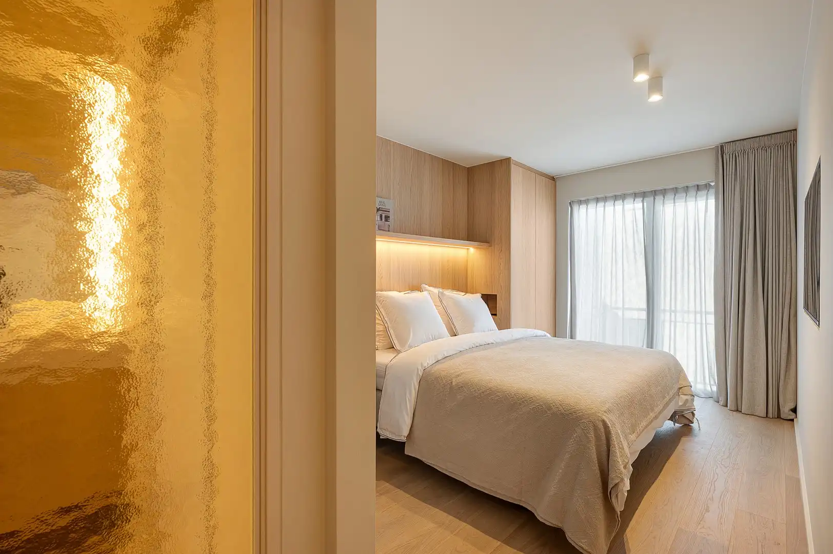 Gerenoveerd 3-slaapkamerappartement met frontaal zeezicht. foto 14