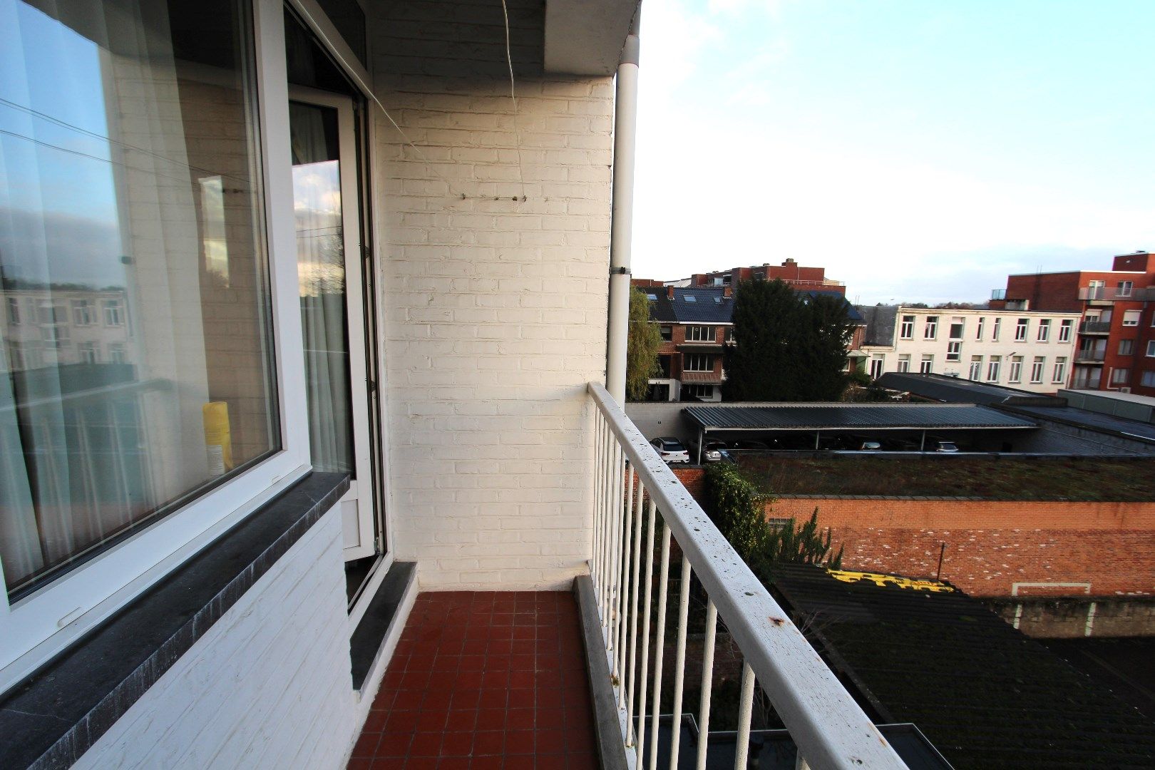 RUIM APPARTEMENT MET AUTOSTAANPLAATS foto 8