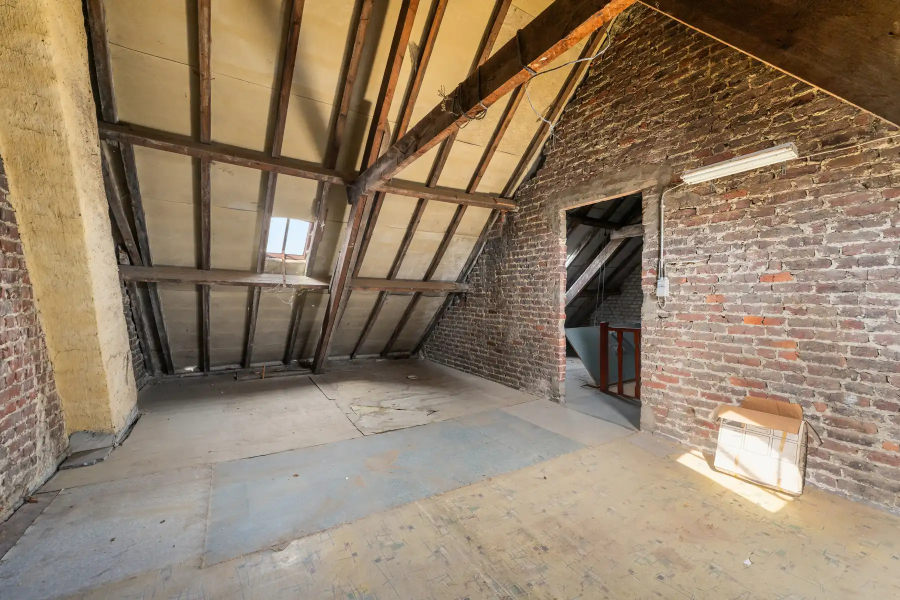 Ruime rijwoning in het stadscentrum foto 23