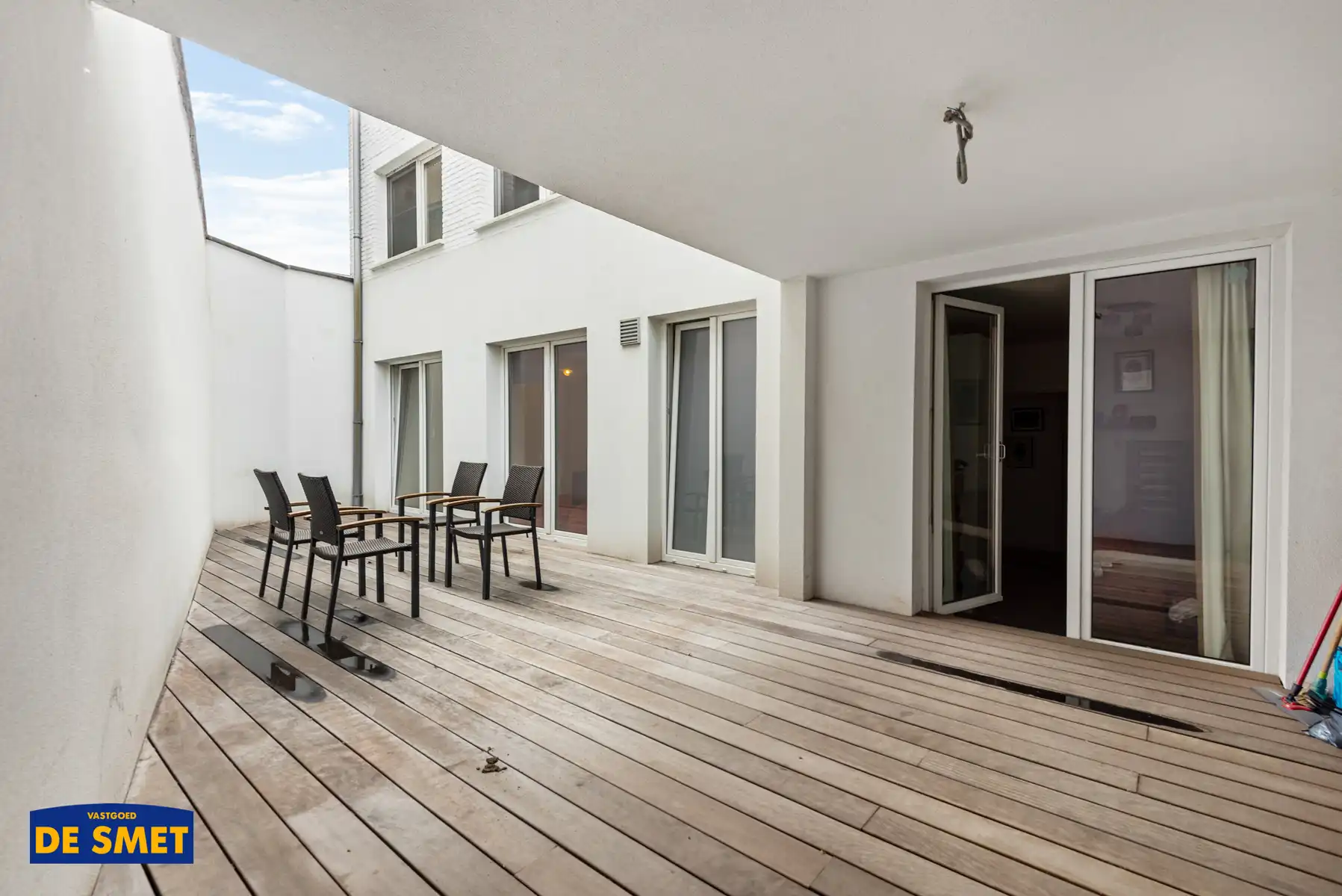 Recent appartement met lift en ruim terras pal in centrum foto 2