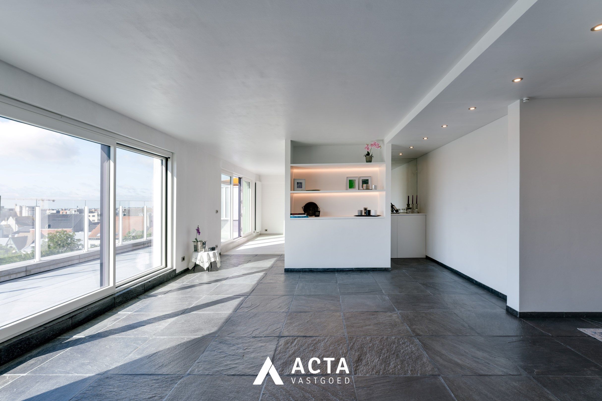 Gerenoveerde penthouse met drie slaapkamers aan het Leopoldpark foto 10