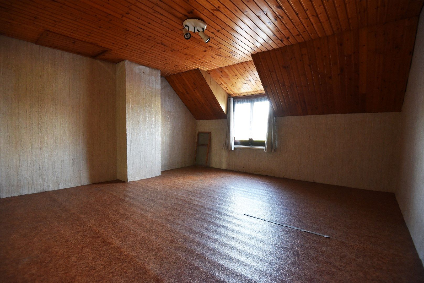 Charmante te renoveren woning  mooi gelegen te centrum Eeklo foto 7