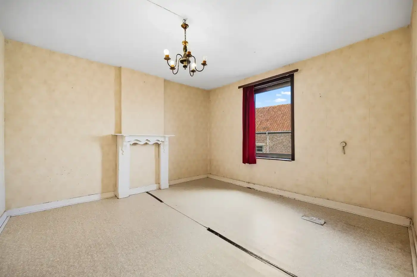 Charmante renovatiewoning met grote tuin en garage op royaal perceel foto 13