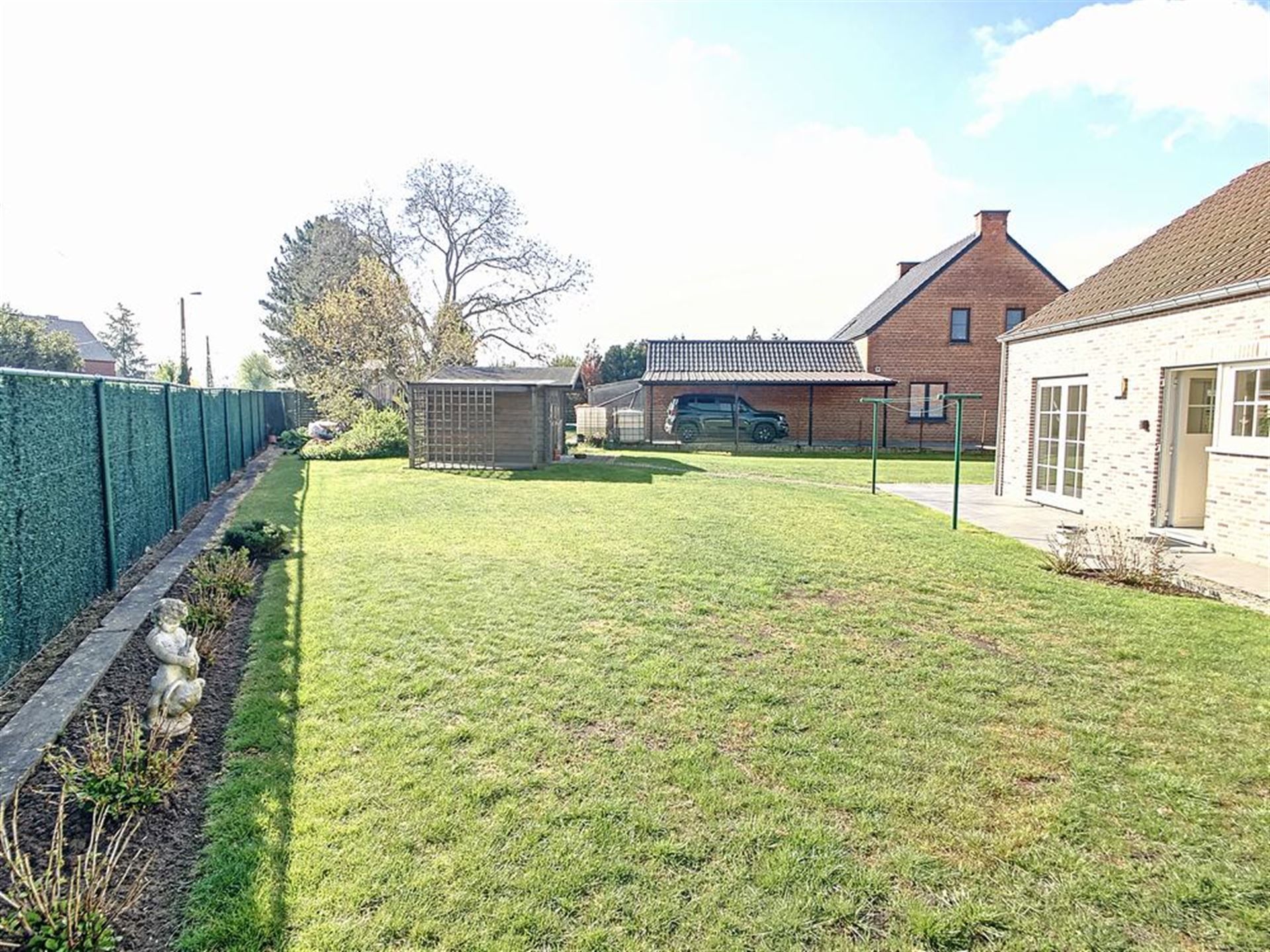 Leuke bungalow met ruime tuin foto 11