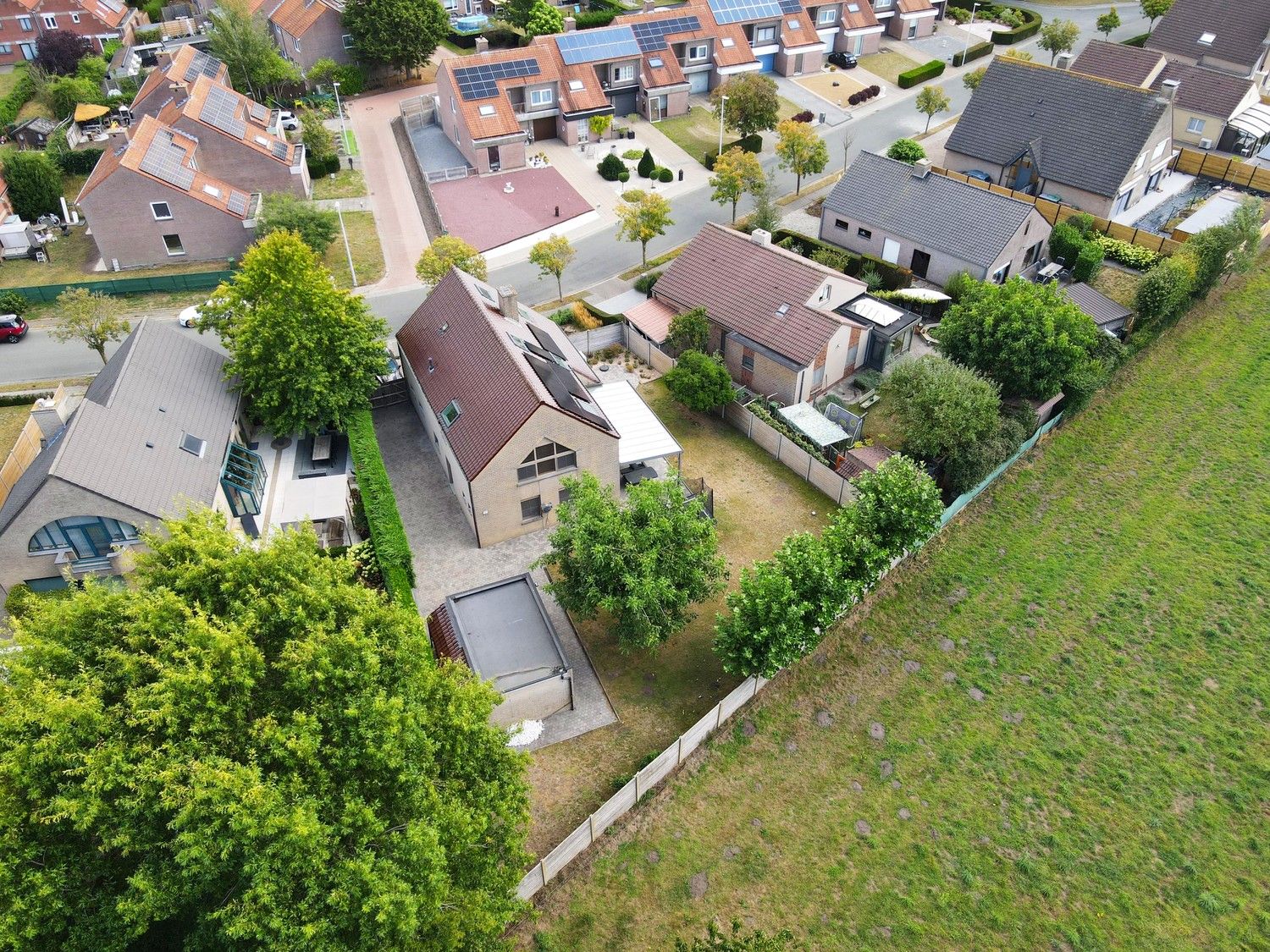 Prachtige open bebouwing met vijf slaapkamers op toplocatie foto 28