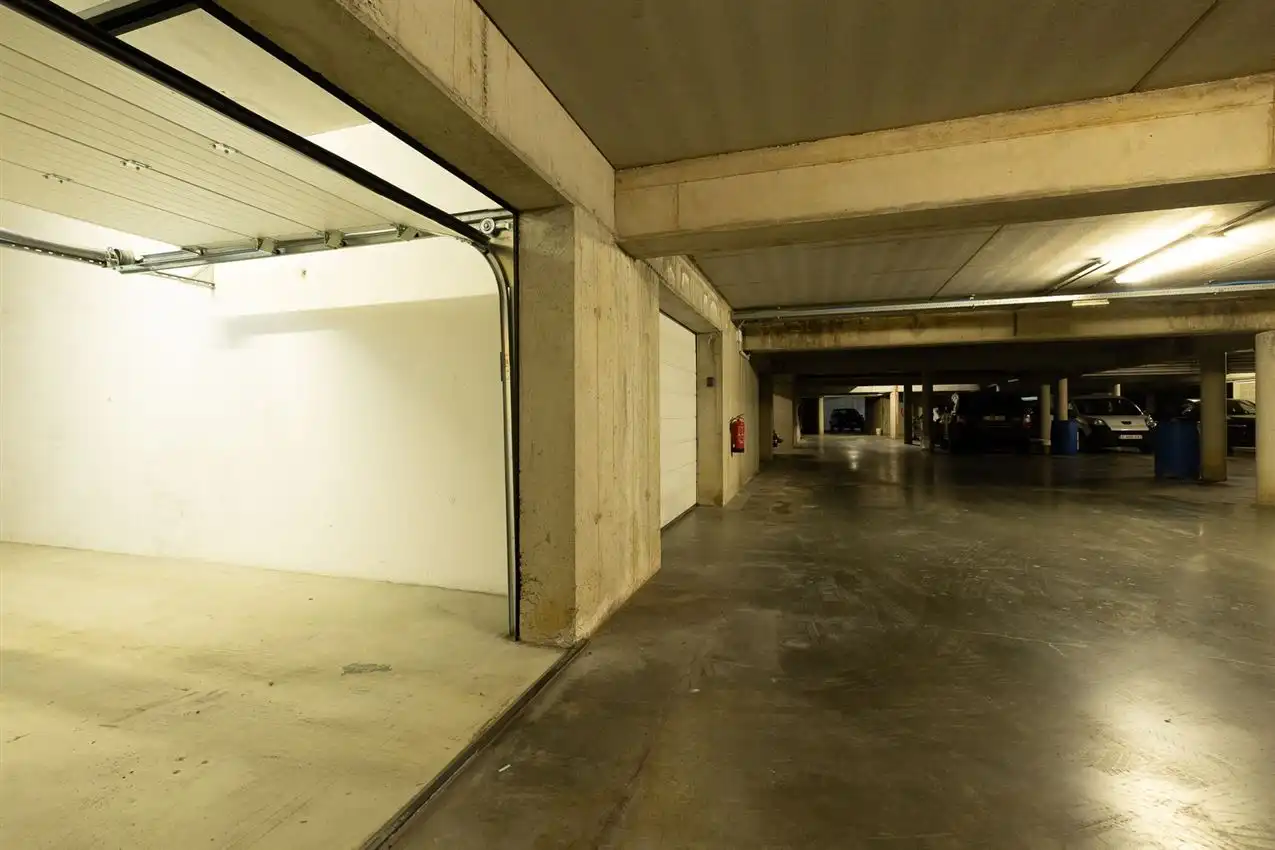 Stadswoning met vier slpk, garage te midden van centrum foto 29