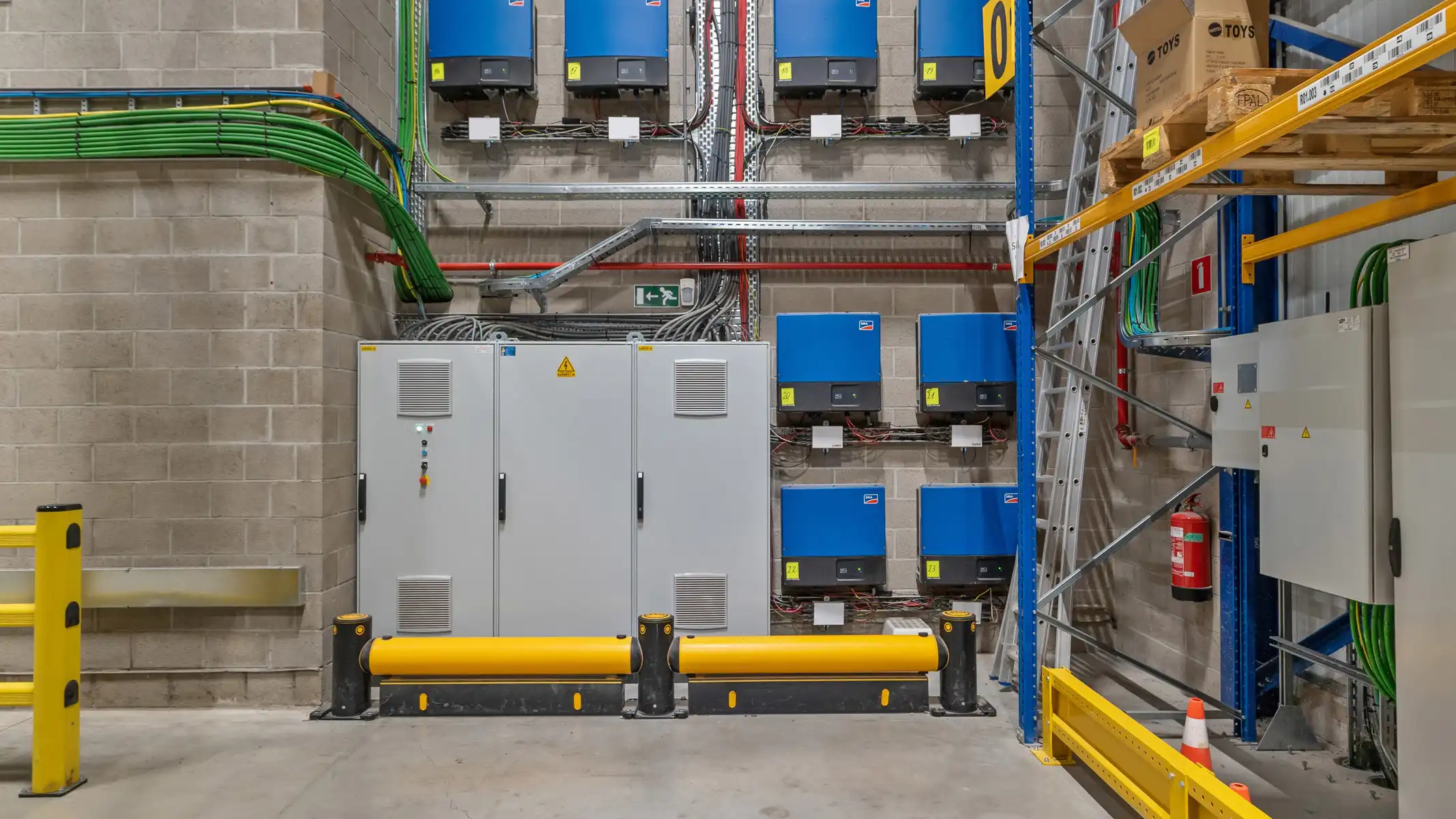 Volledig uitgerust distributiecentrum in nieuwbouwstaat foto 45