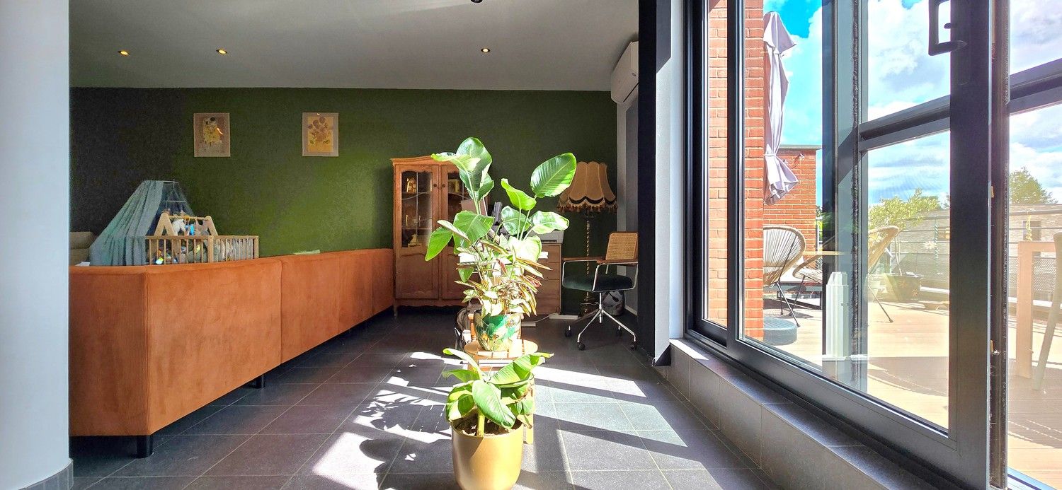 TE KOOP: Instapklaar appartement met 3 slaapkamers, dubbele garage en 2 terrassen foto 5