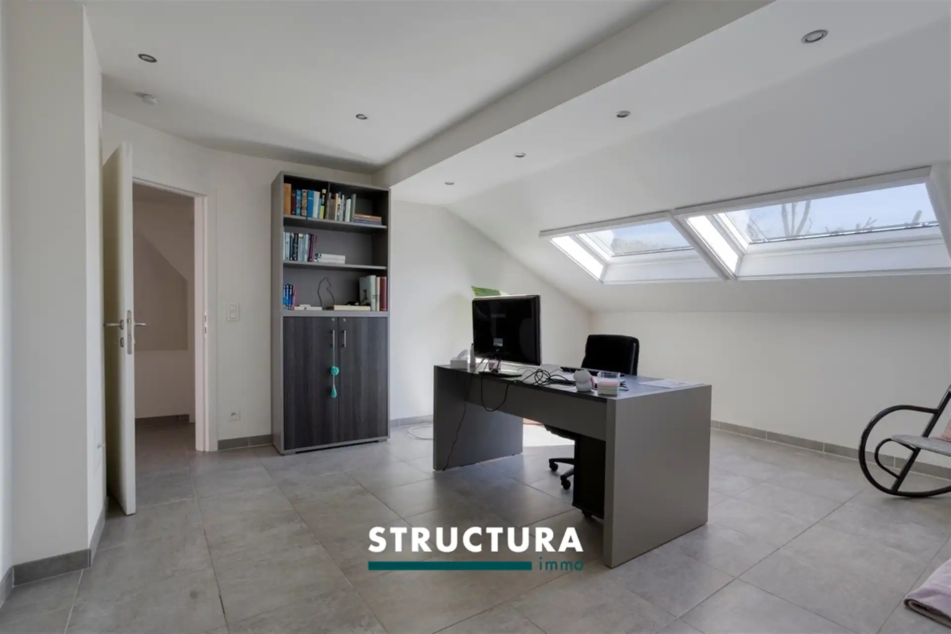 Ruime, volledig gerenoveerde woning in hartje centrum foto 20