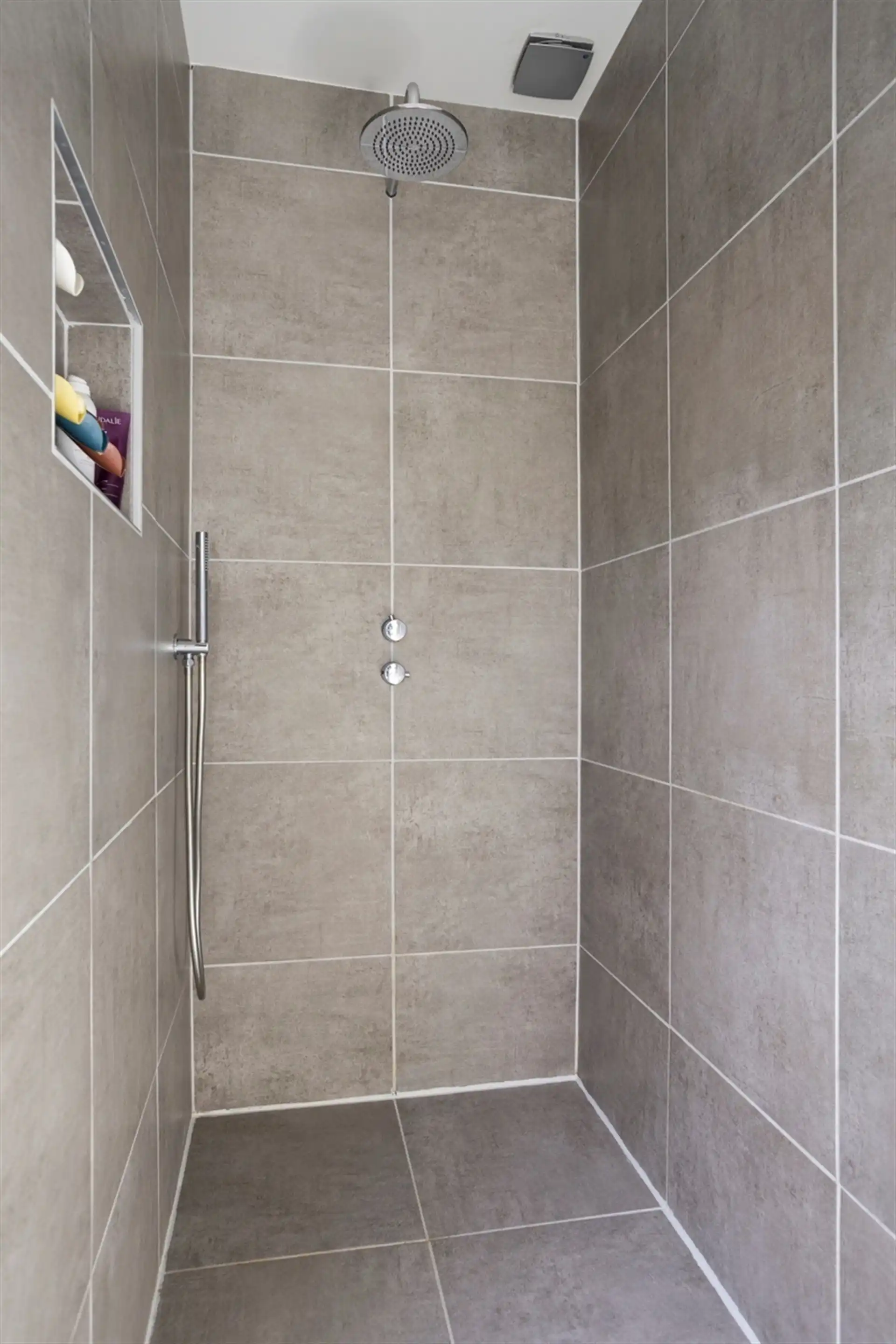 Ruime, volledig gerenoveerde woning in hartje centrum foto 20