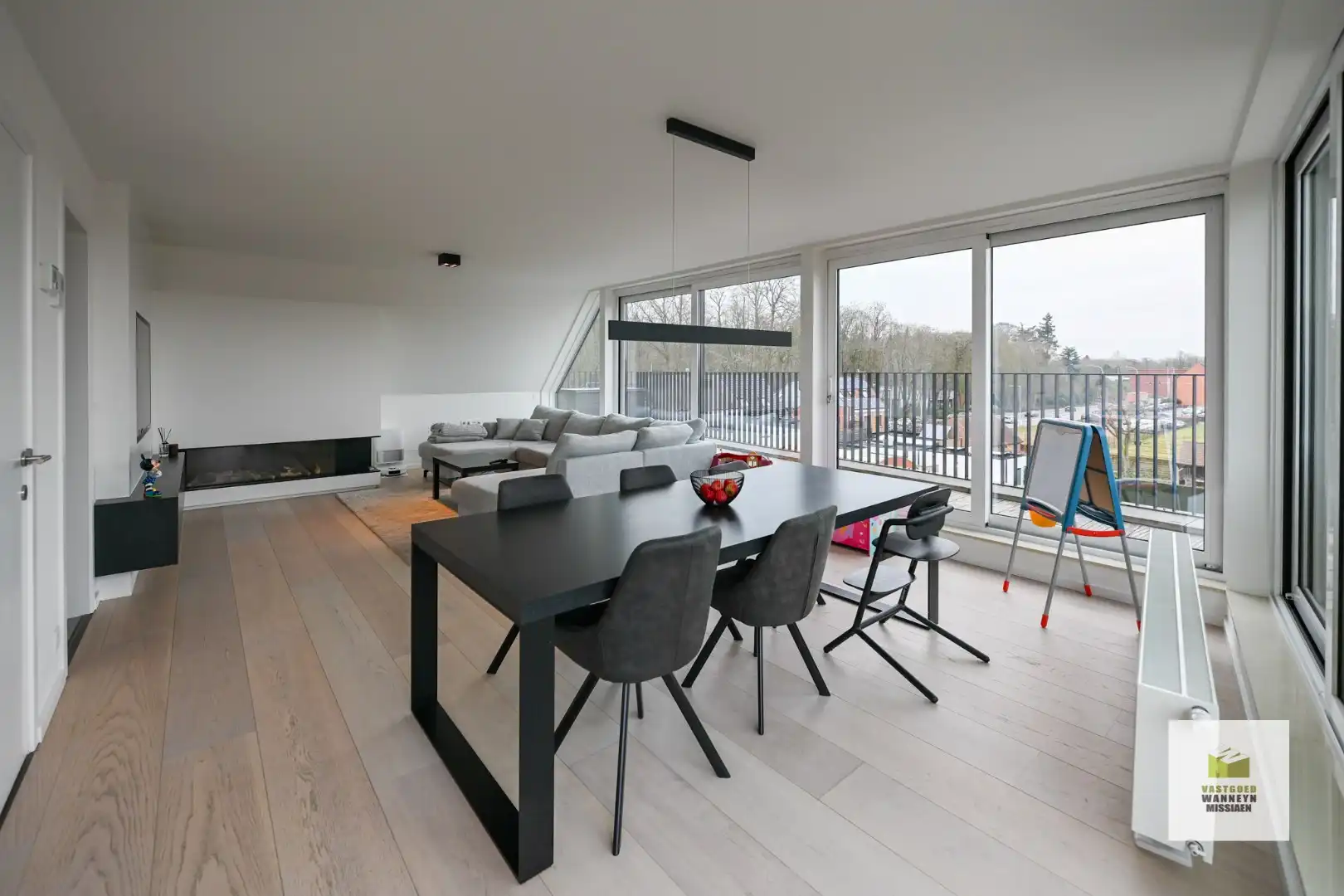 Luxueuze penthouse met groot terras, 2 slaapkamers en 2 parkeerplaatsen foto {{pictureIndex}}