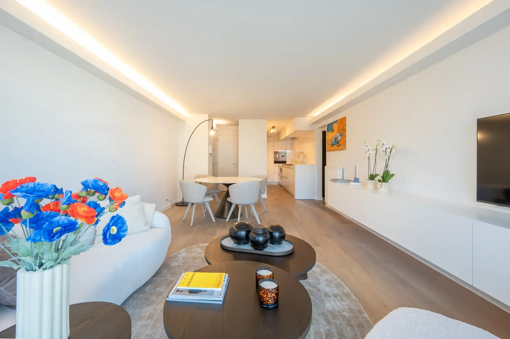 Lichtrijk 2-slaapkamer appartement met open zicht over het Abraham Hansplein. foto 9