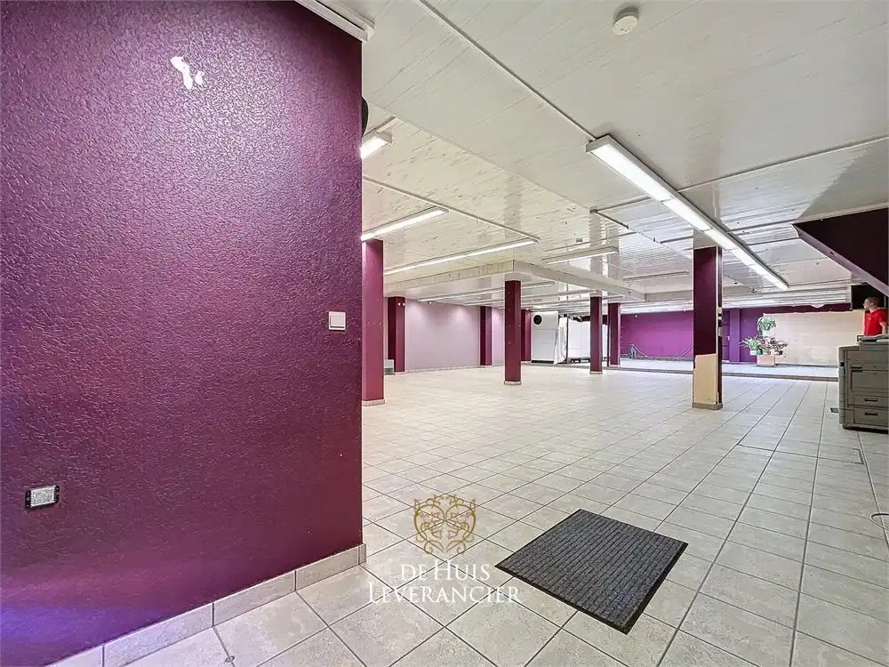 Ruime (253m) handelsgelijkvloers in het centrum van Kontich-Kazerne foto 5