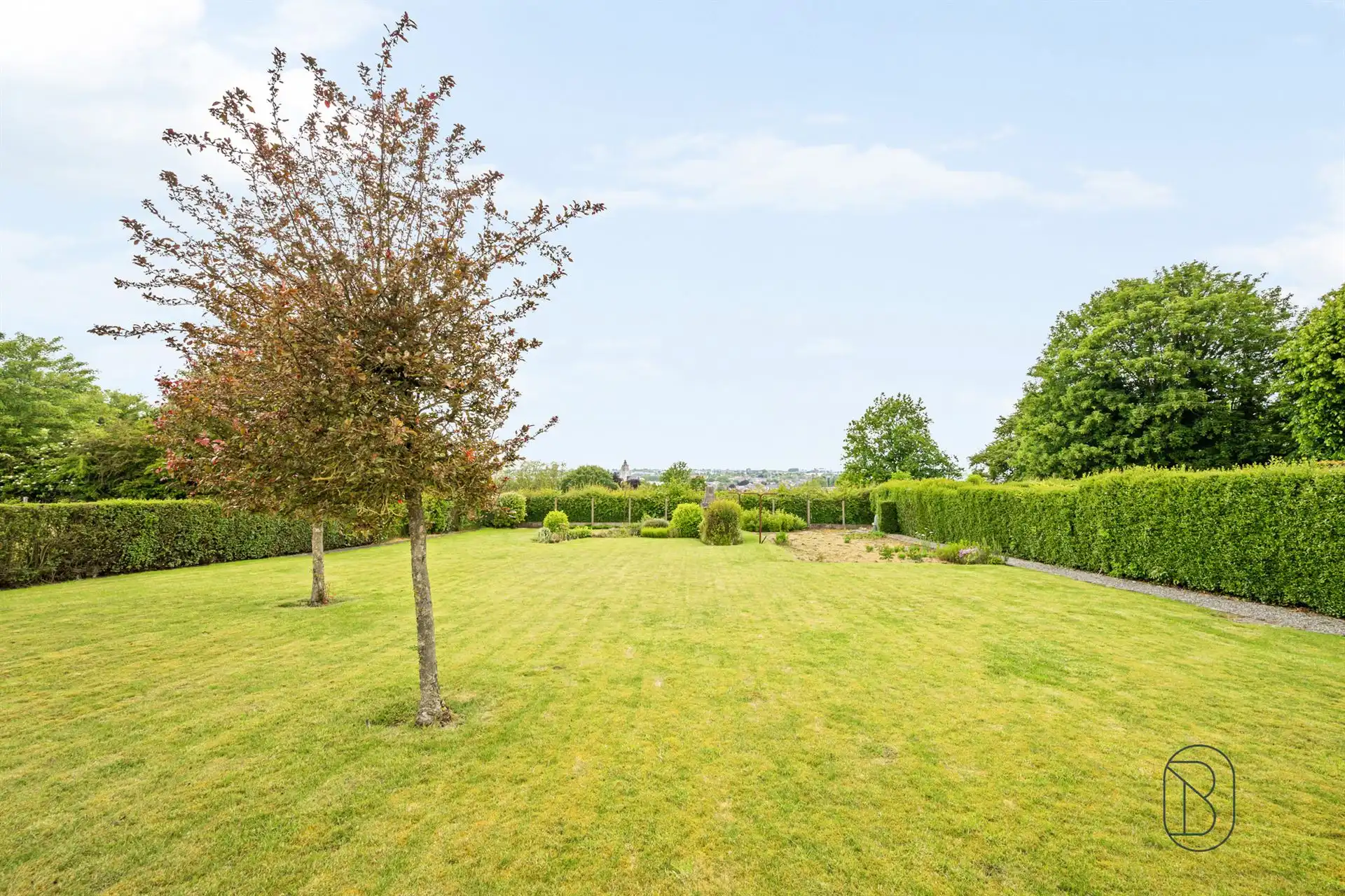 Degelijke villa met prachtig open zicht. foto 6