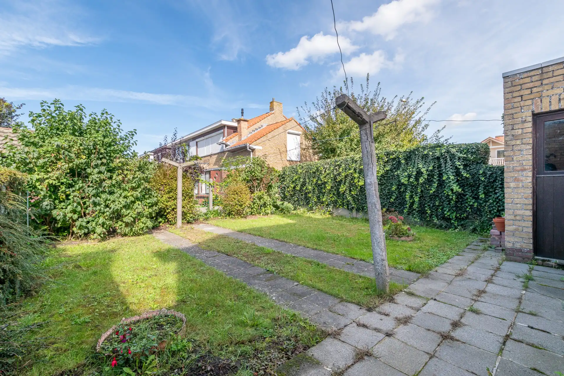 Goed gelegen woning in Lombardsijde met uitgebreide mogelijkheden. foto 15