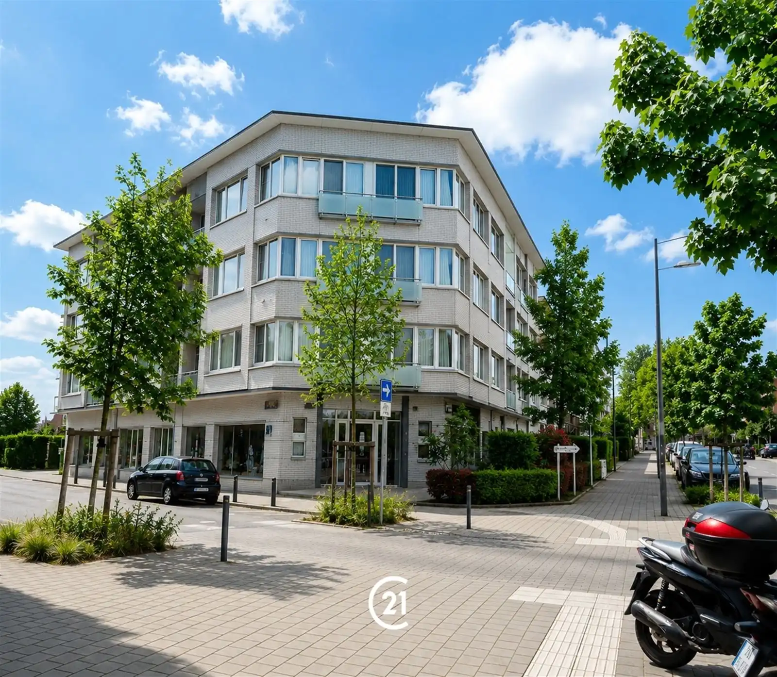 Lichtrijk appartement van 75 m² met balkon en kelder – Topligging in Jette foto 2