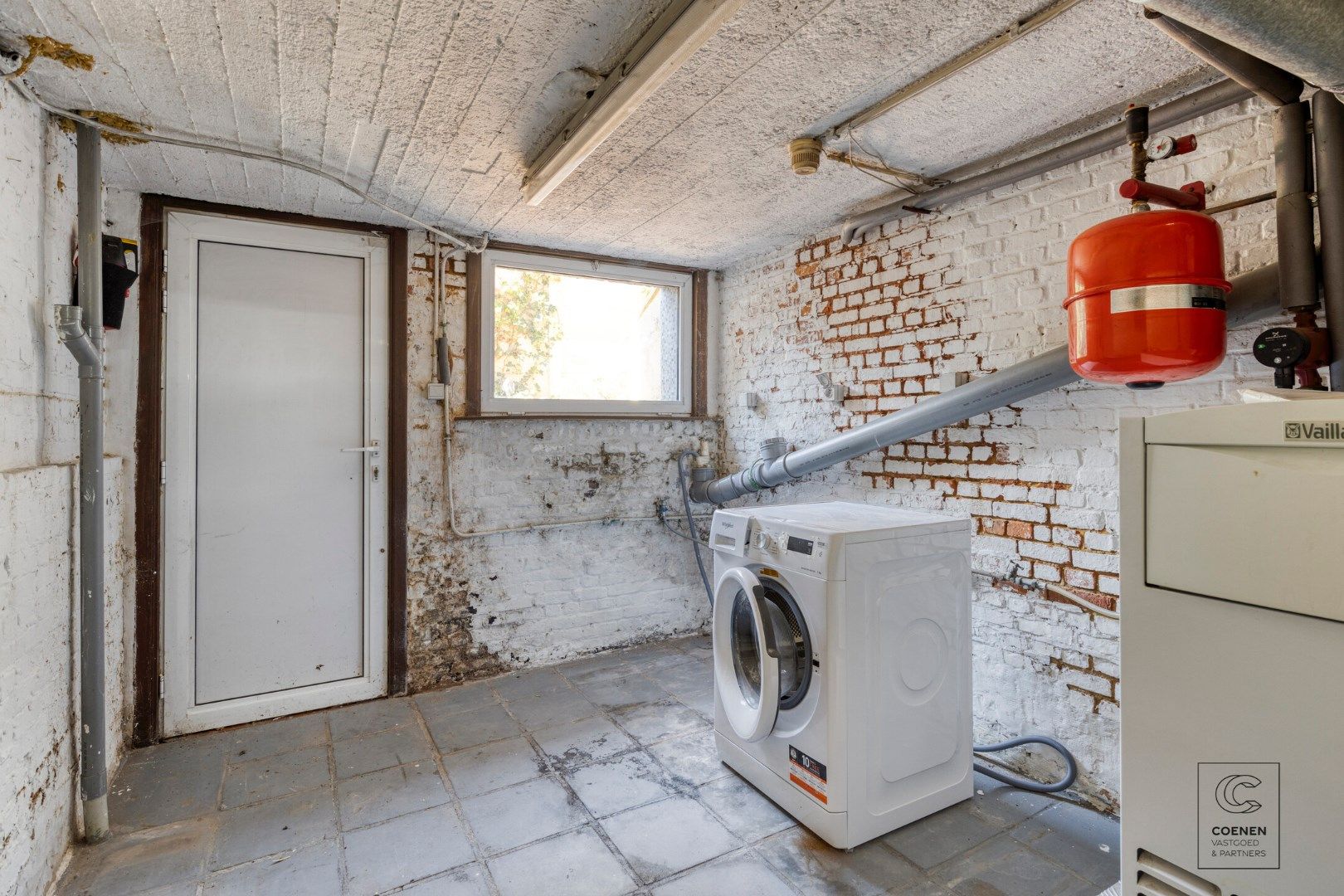 Charmante te renoveren woning van 119m² met 2 slaapkamers te Deurne! foto 13