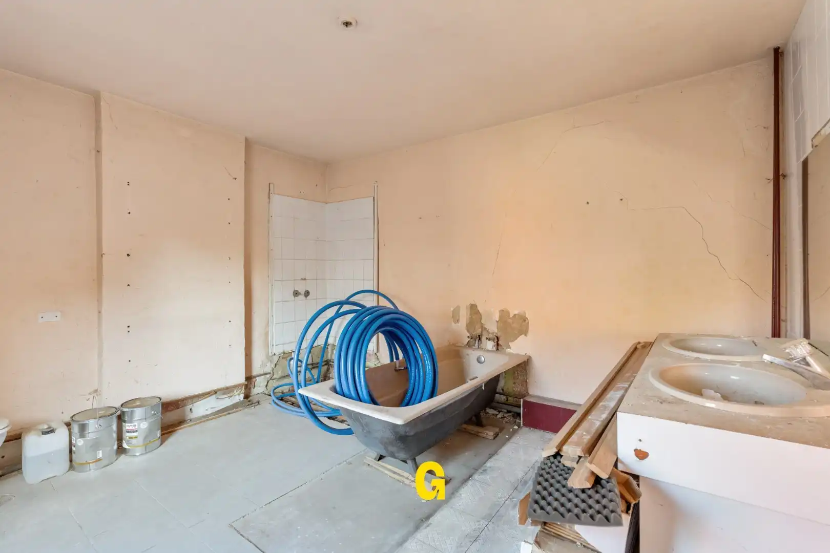 Deels gerenoveerde verder af te werken woning met binnenkoer en stallingen op 12a 05ca in Kleine Spouwen foto 12