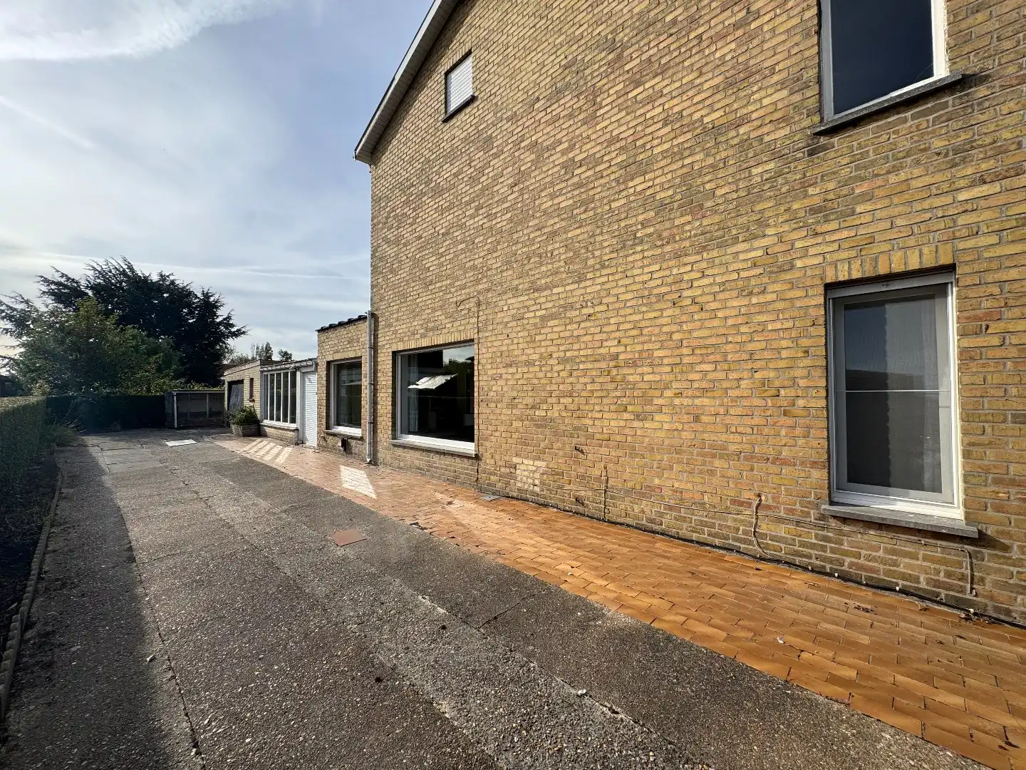 Te renoveren halfopen bebouwing met bijzonder veel potentieel in rustige verkavelingswijk foto 4