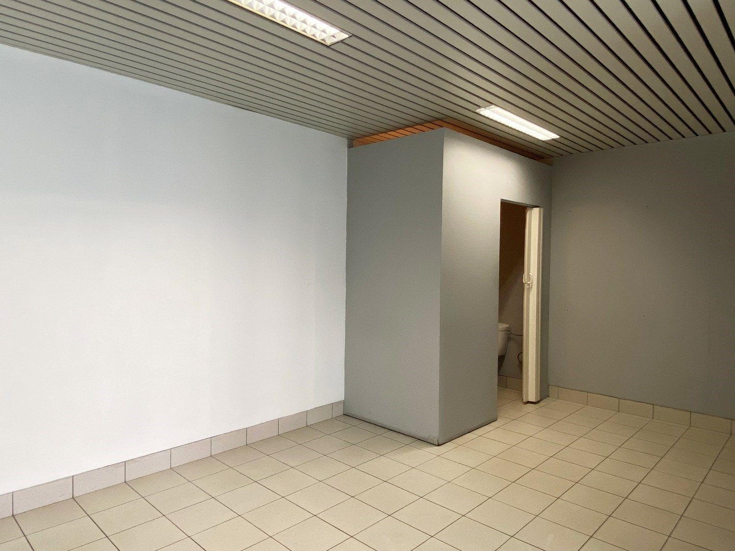 WINKELRUIMTE OP COMMERCIËLE LIGGING IN CENTRUM PITTEM foto 8