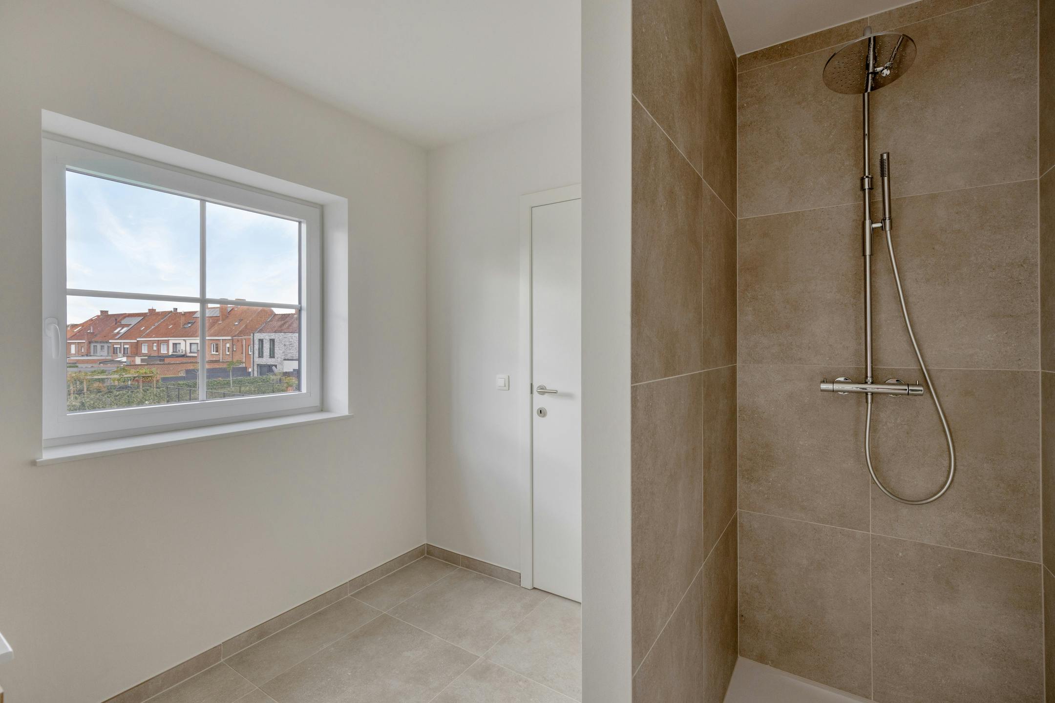 Volledig afgewerkt huis met 3 slaapkamers en tuin in Izegem foto 7