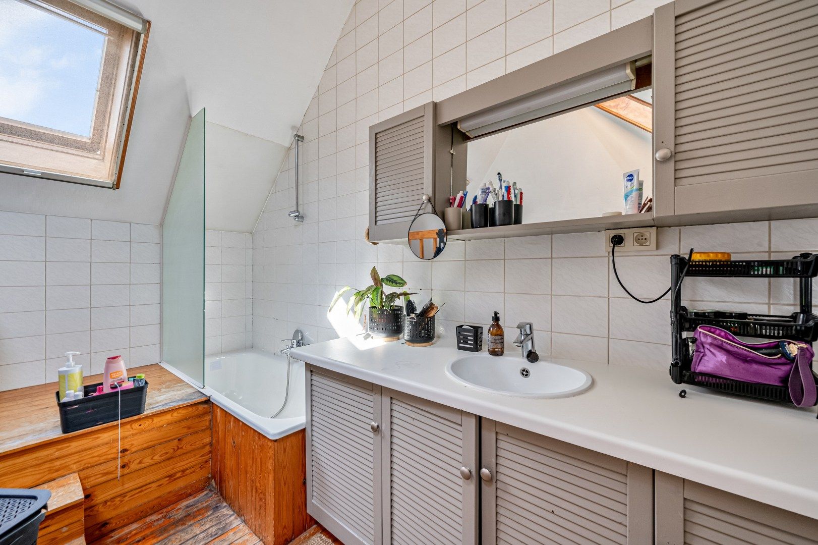 Charmante, rustiek ingerichte woning op toplocatie in Mariakerke foto 12