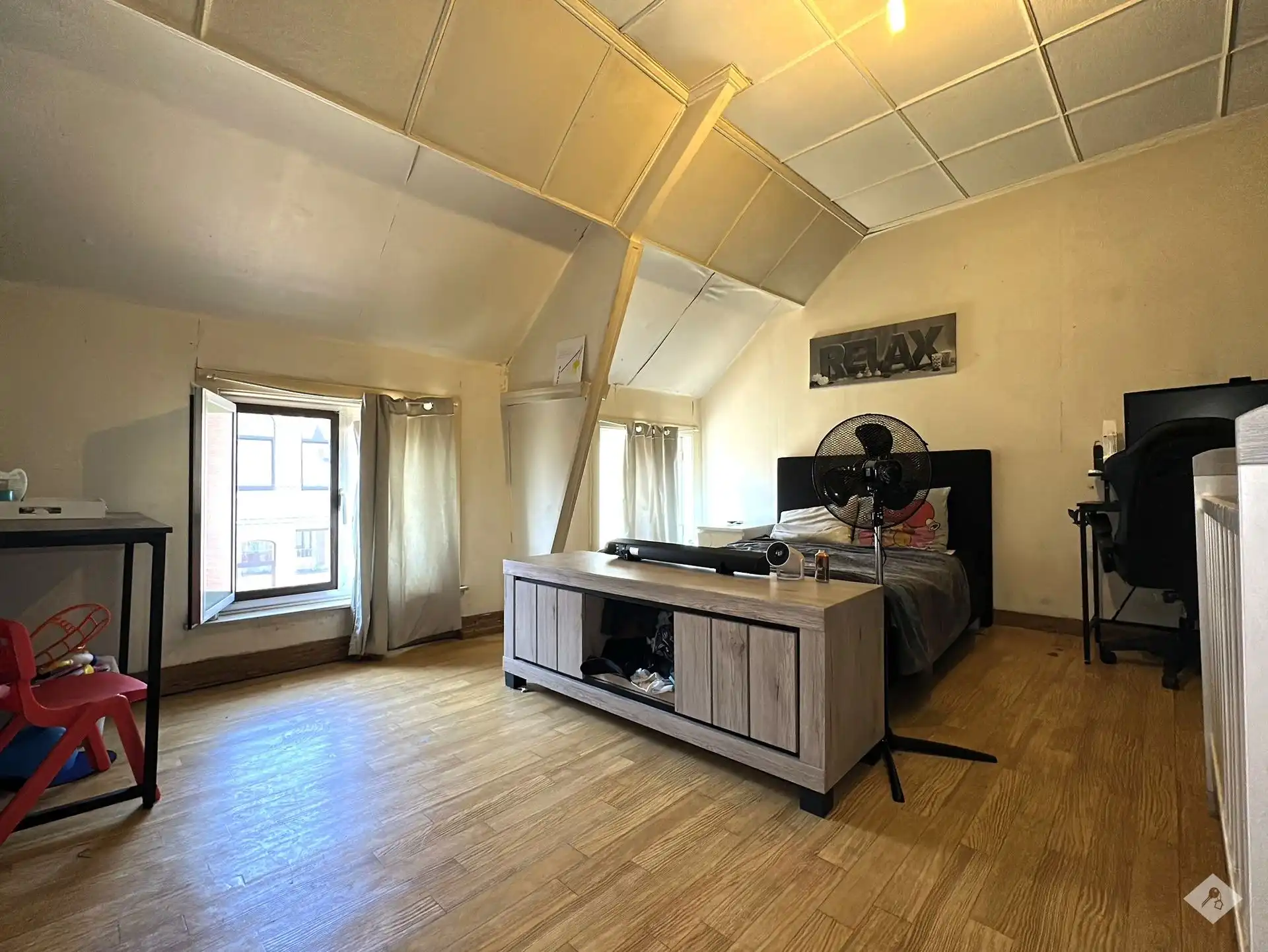 Ruime woning met drie slaapkamers, garage en grote tuin foto 11