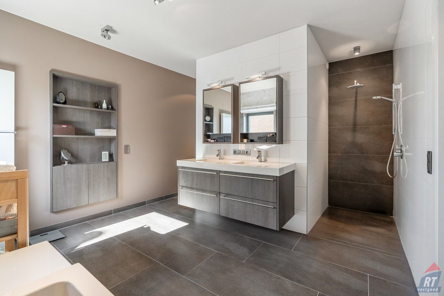 Uitzonderlijk ruime villa op een absolute toplocatie in het stadscentrum van Sint-Truiden foto 23