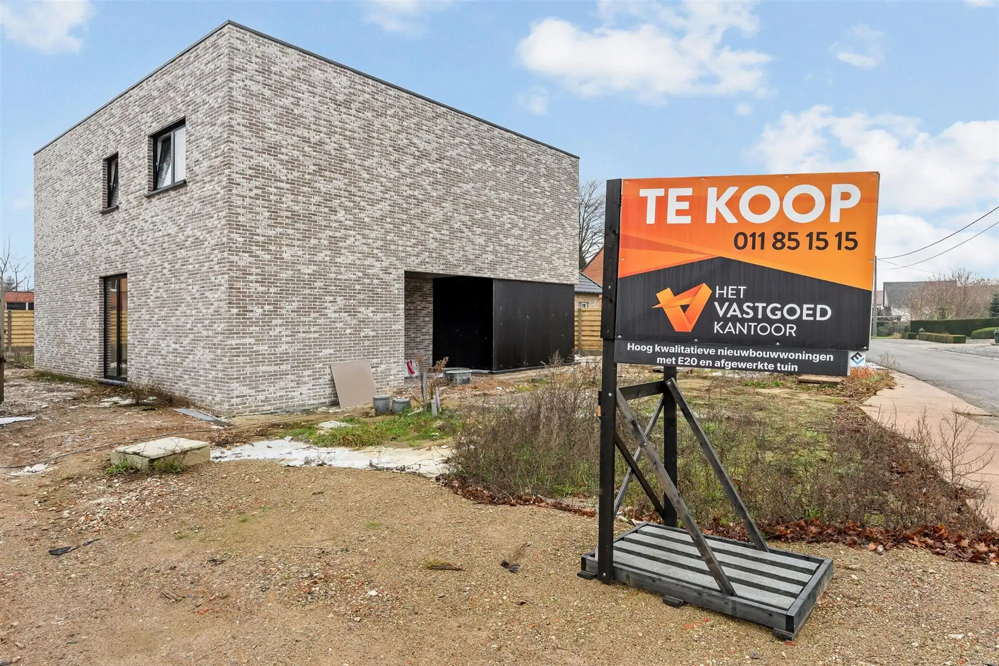 HOOG KWALITATIEVE NIEUWBOUWWONING OP CENTRALE LIGGING IN KOERSEL foto {{pictureIndex}}