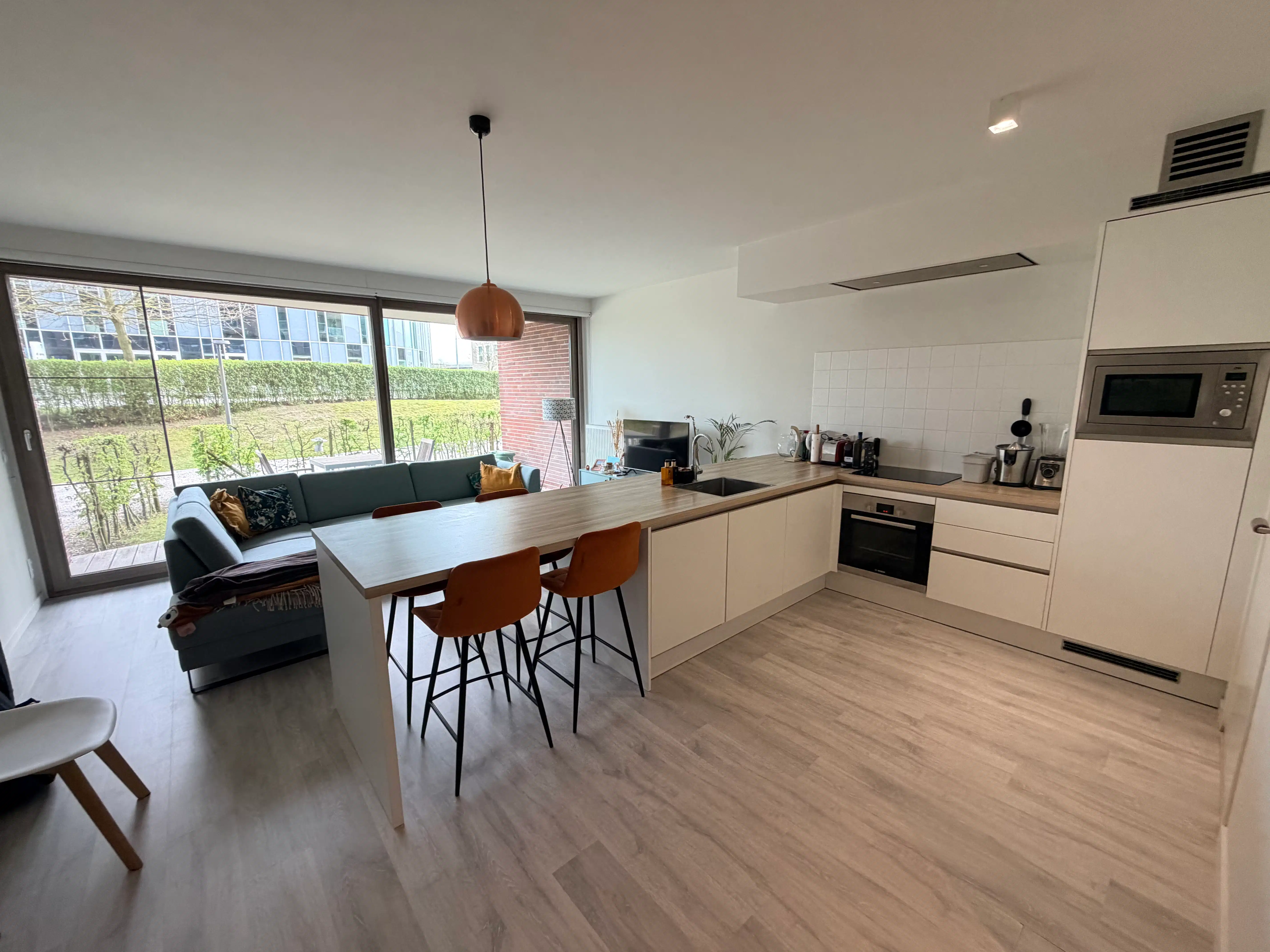 --- NIEUW ---&nbsp;Instapklaar gelijkvloers appartement met tuin op topligging nabij Gent-Sint-Pieters. foto 2