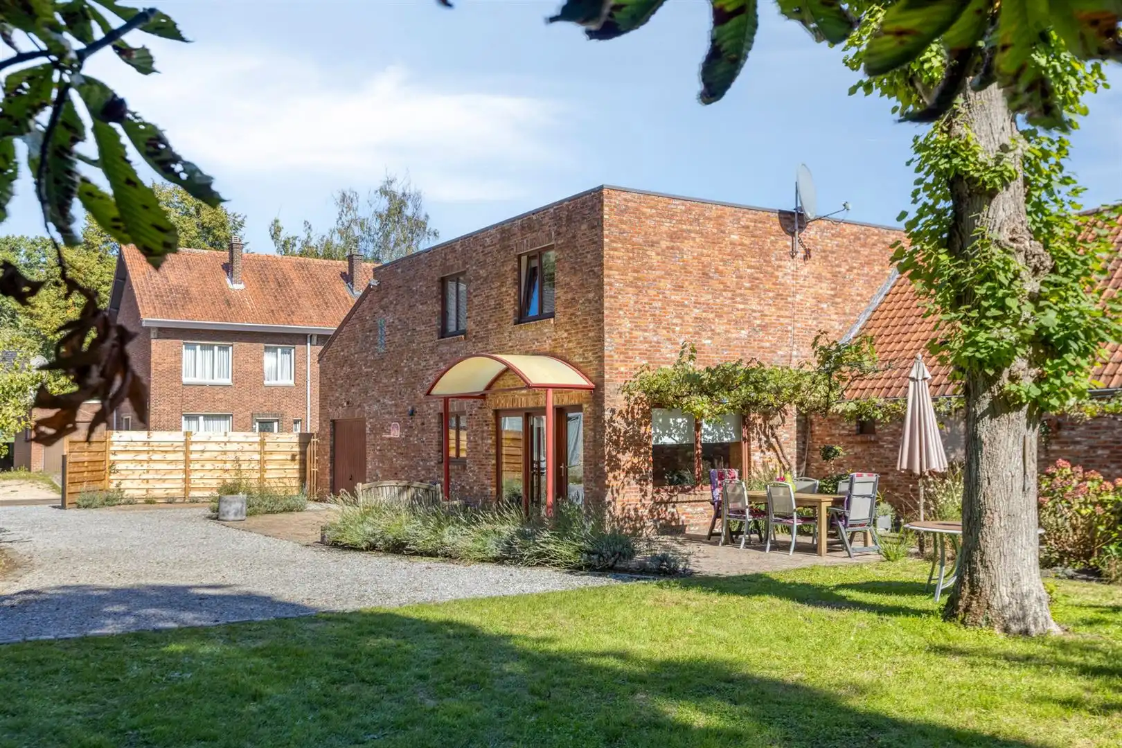 TE KOOP: Uniek woon- en investeringspand met ruime woning en 6 verhuurde studio’s te Heusden-Zolder! foto 7
