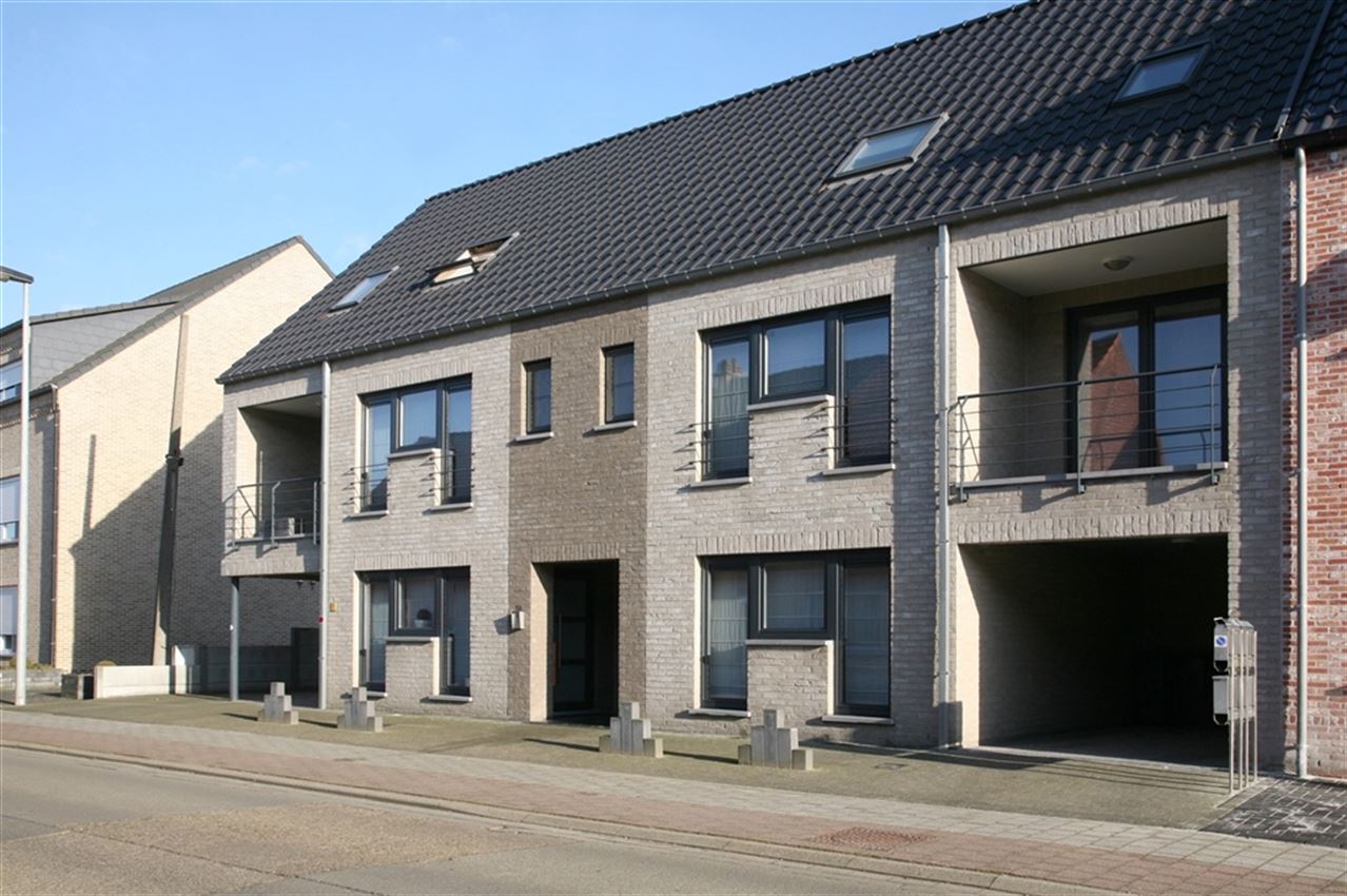 Duplex met 2 slpk., groot terras en twee autostplts  foto {{pictureIndex}}