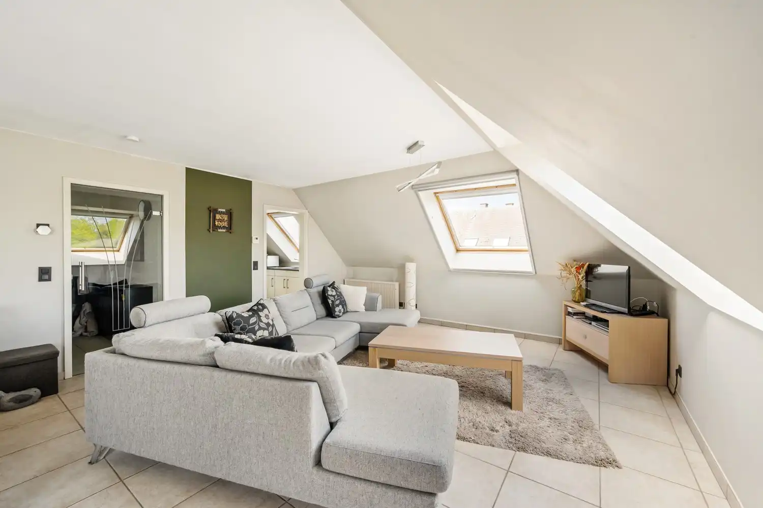 Ruim en lichtrijk appartement van 110 m² met terras, parking en 2 slaapkamers in Ninove foto 9