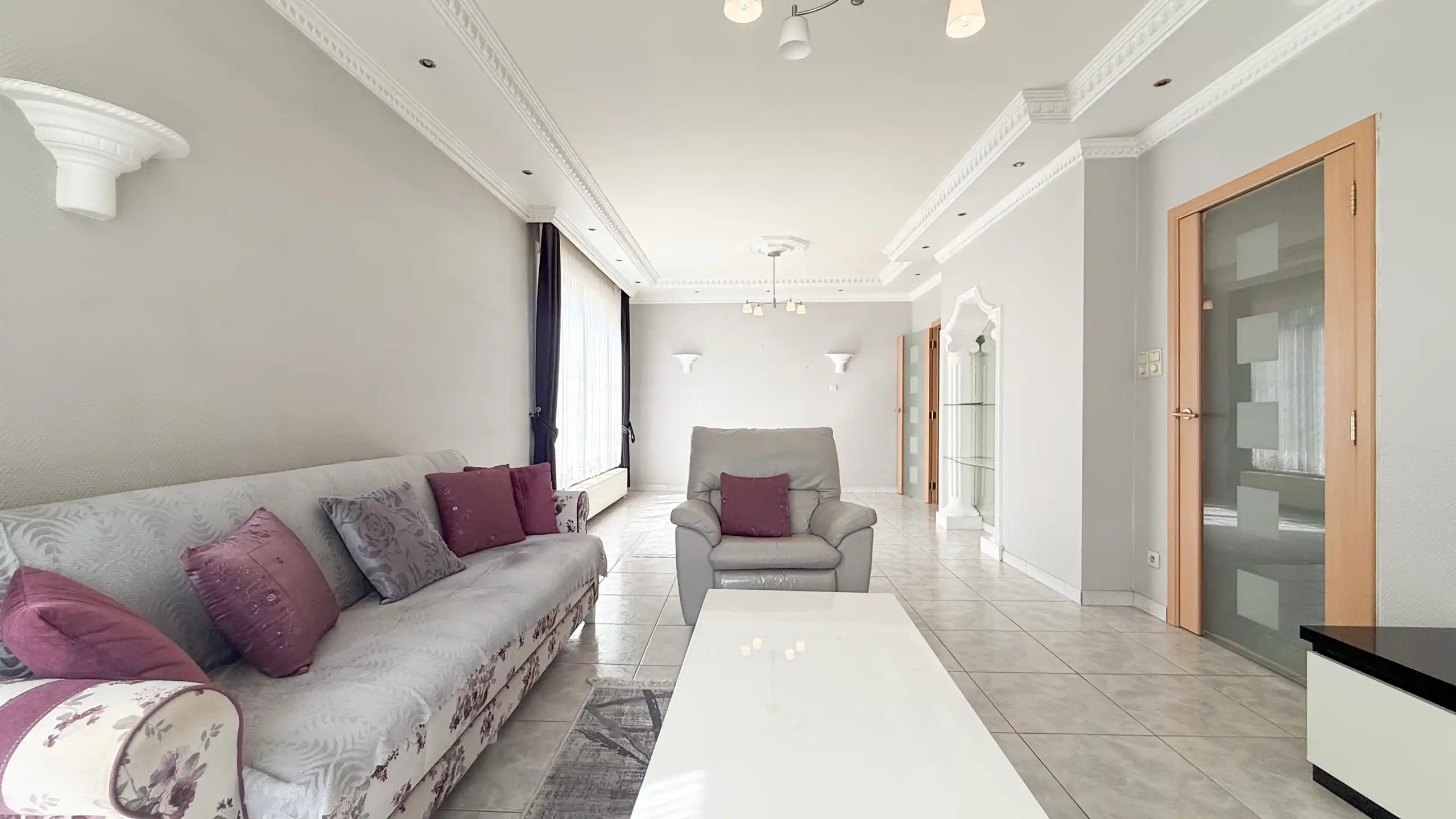 Ruime woning met 4 SLPK op een toplocatie! foto 2