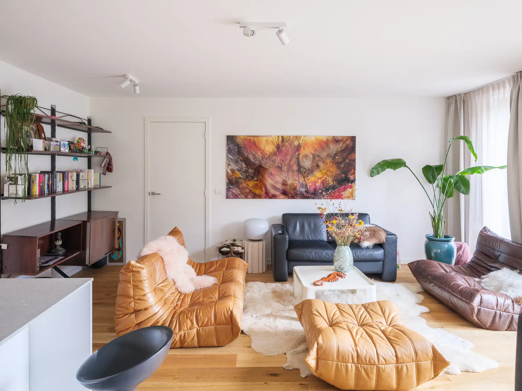 Instapklaar recent appartement met terras foto 5