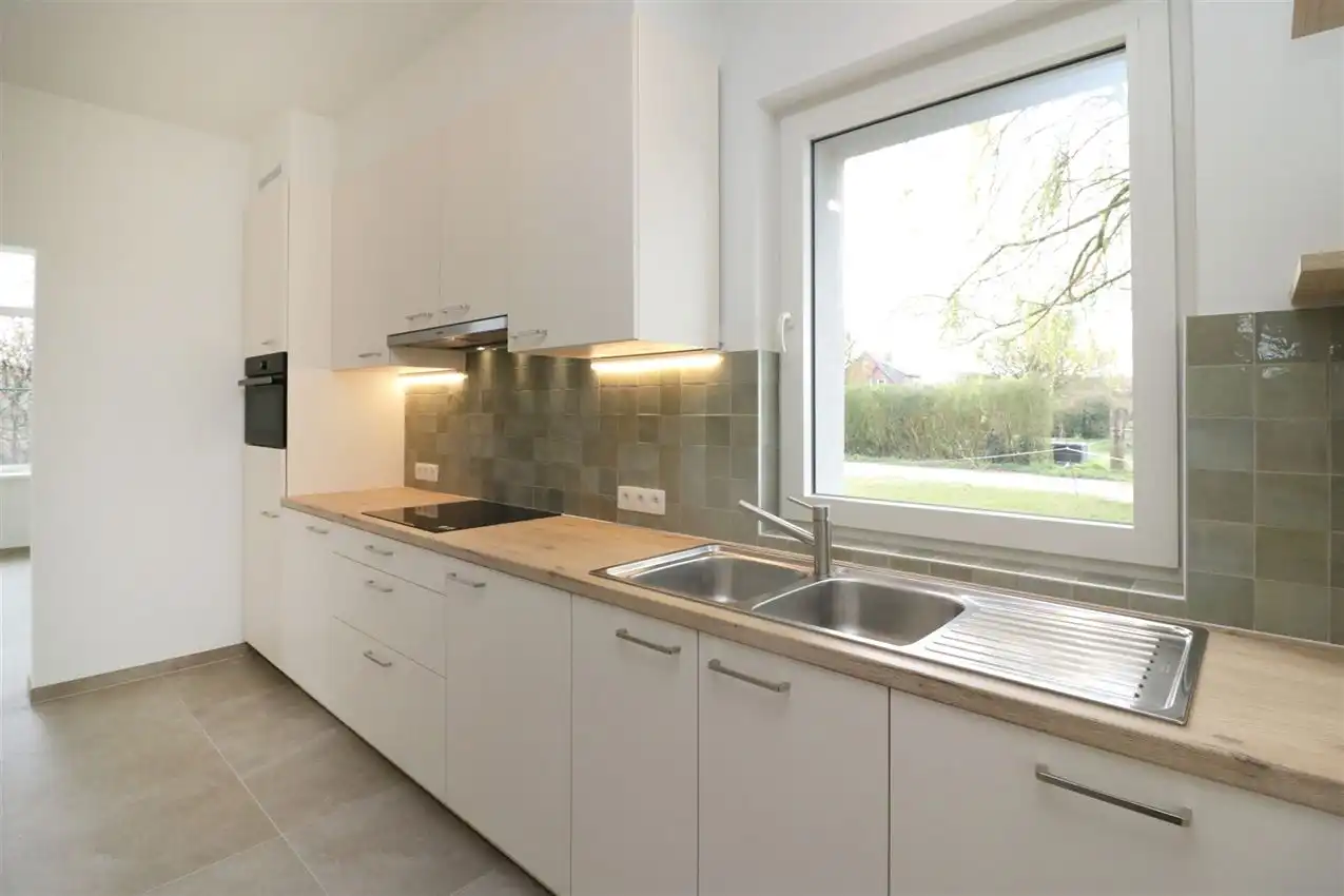 Gerenoveerde woning met 4 slpk, tuin, garage foto 53