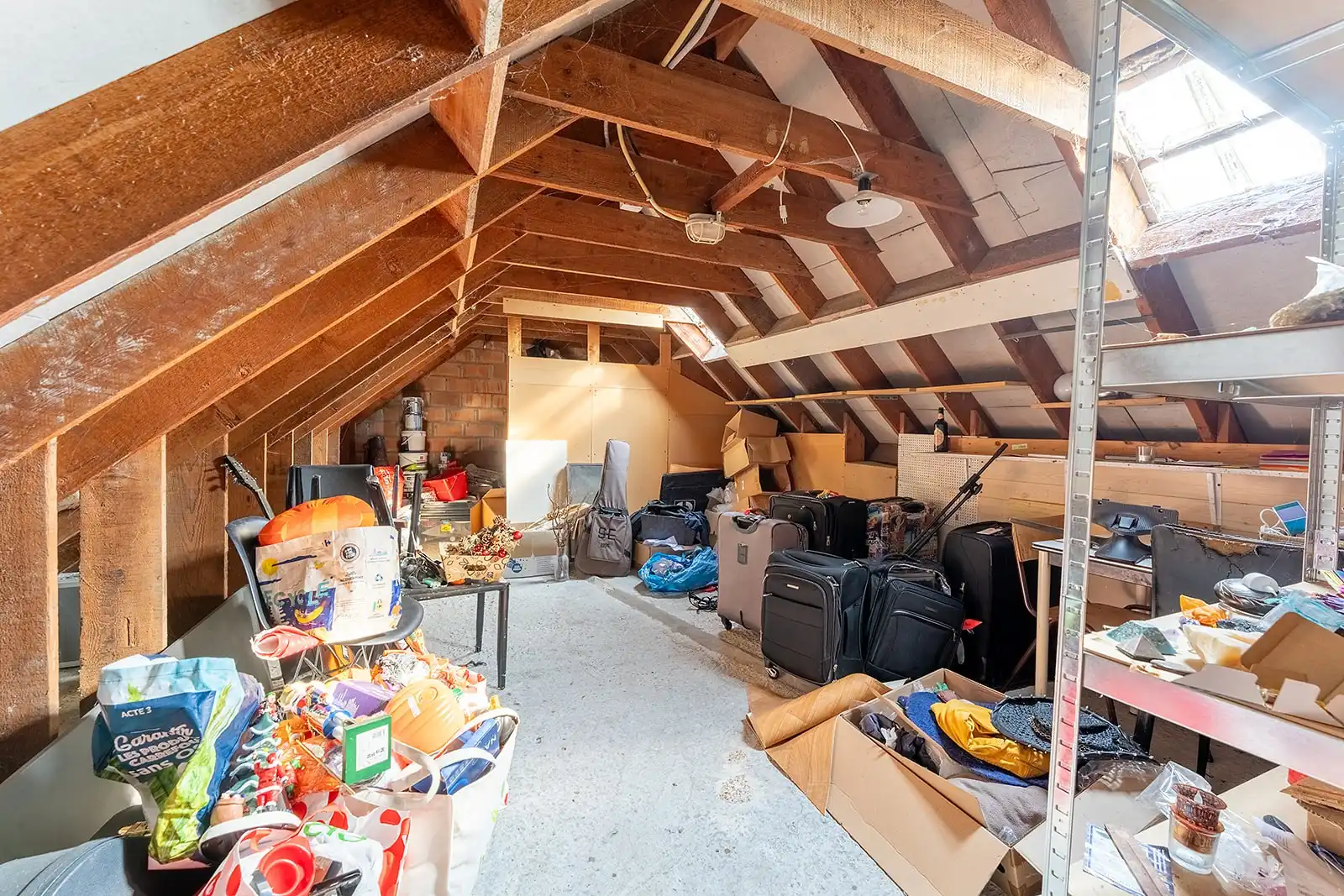 Zeer ruime woning op een perceel van 1000m² met dubbele garage in het landelijke Houtave. foto 21