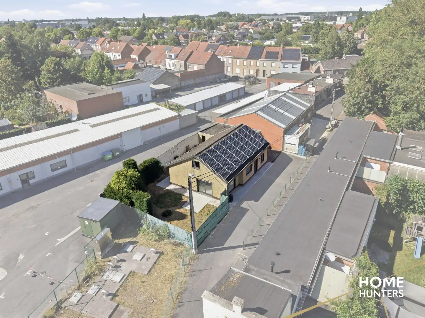 Te renoveren woning met ruime garage en tuin op centrale ligging te Zwevegem foto 12