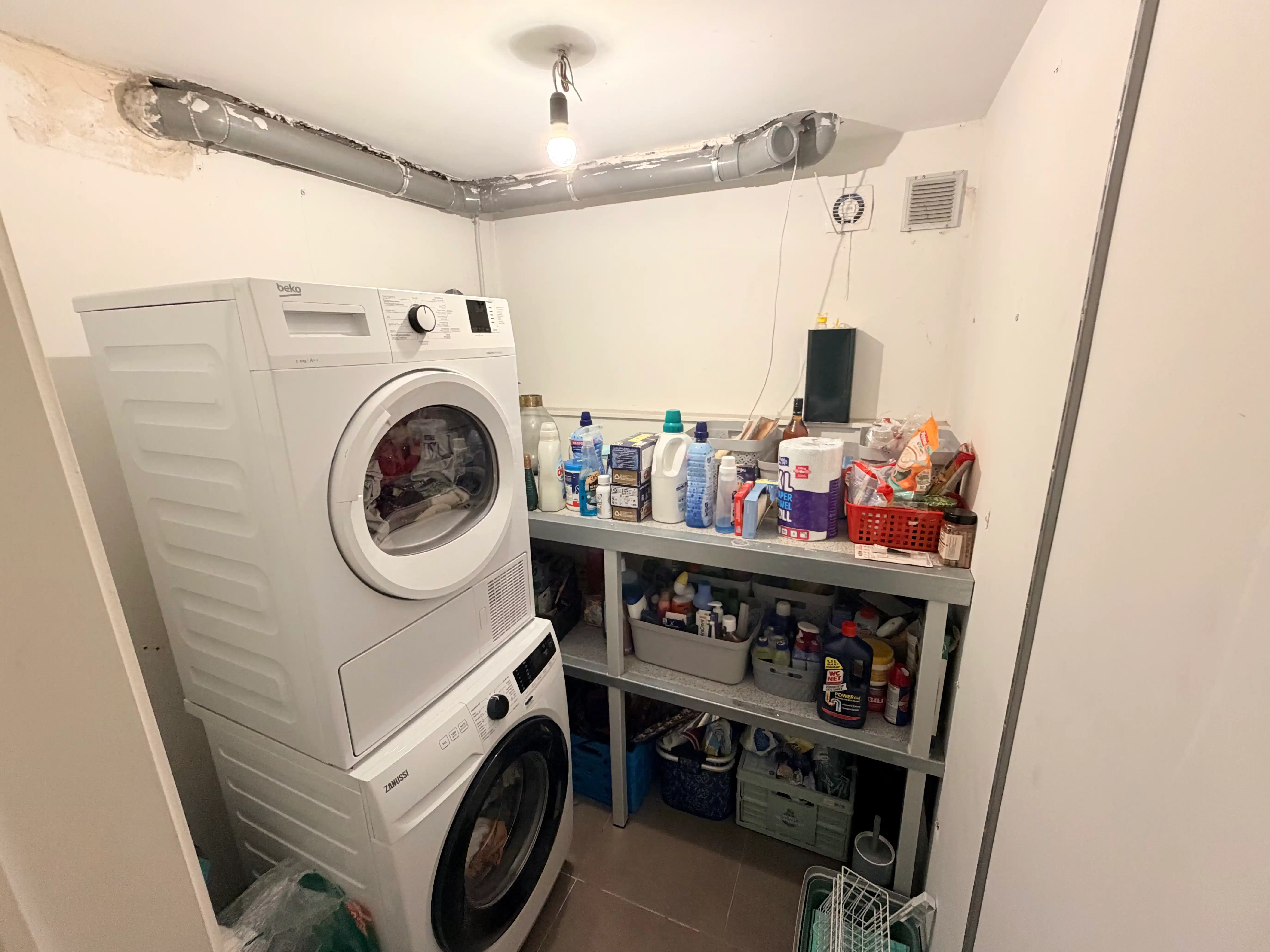 Genk, Vennestraat 387 bus 1: Gezellige duplex met 2 slaapkamers, een bureau en kelderberging. foto 9