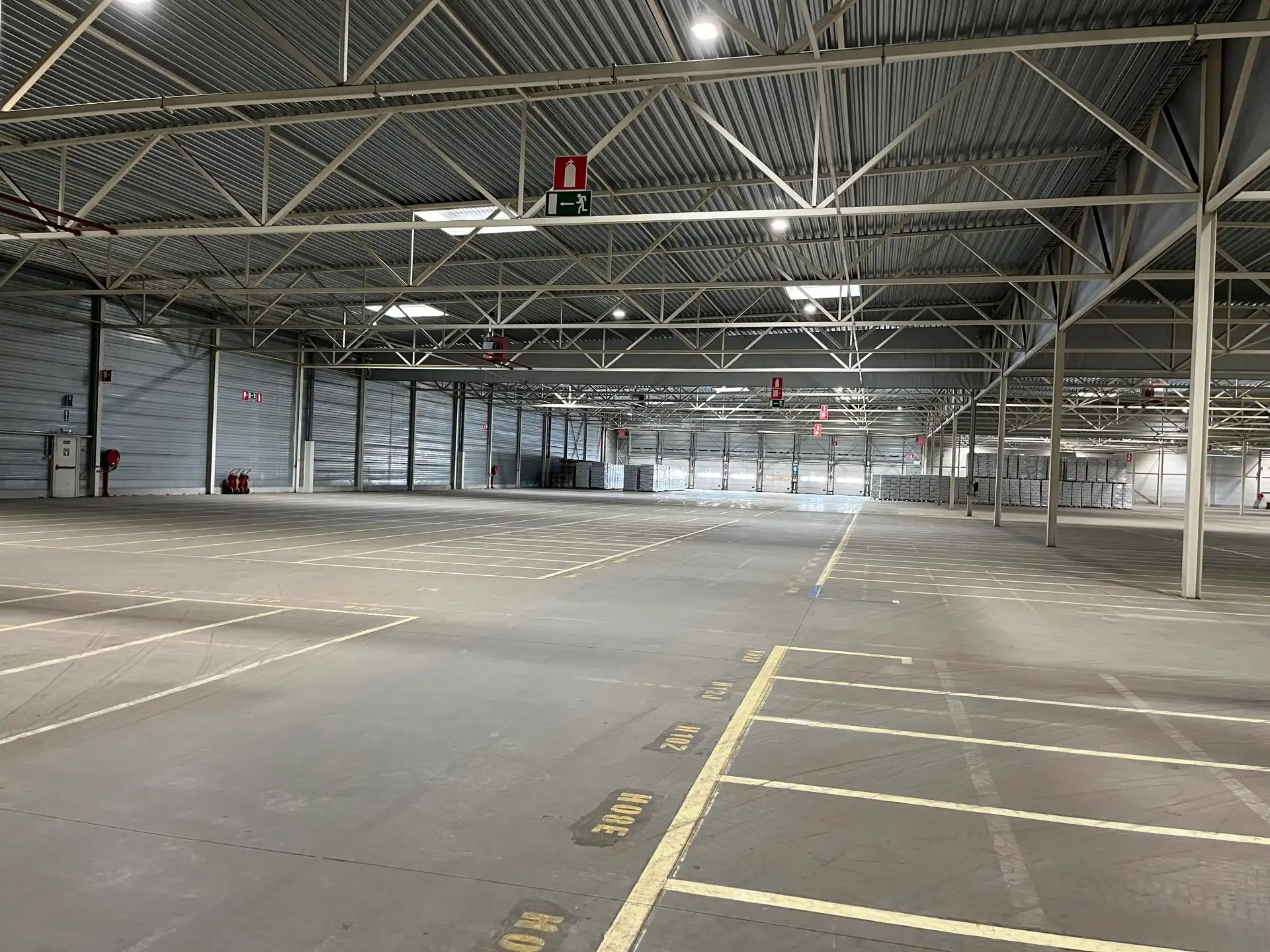 Uniek logistiek bedrijfsgebouw te huur : magazijnen vanaf  3.060m² - 15.370m²  foto 6