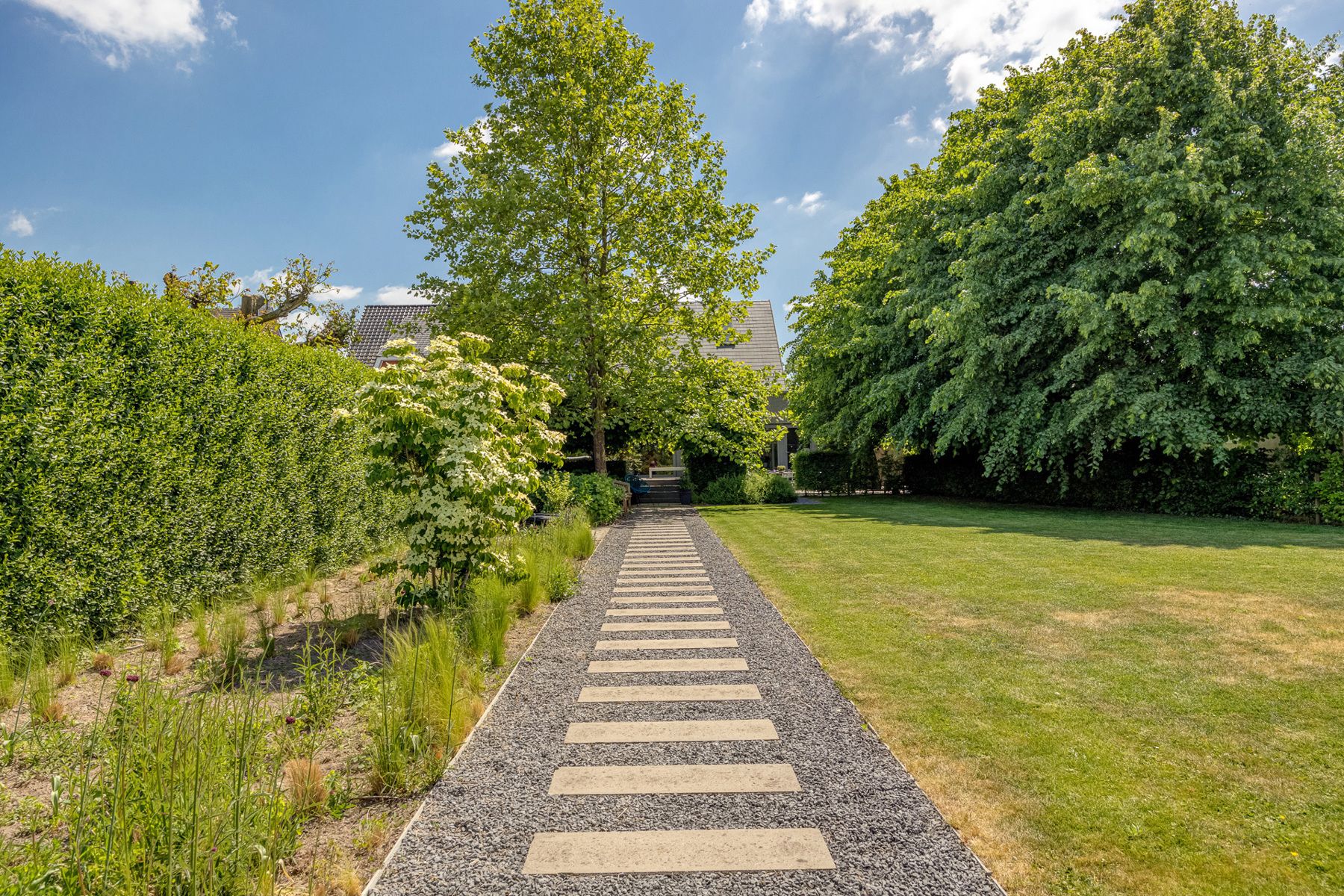 Ruime gezinswoning met 5 slk, verwarmd zwembad en tuin. foto 36