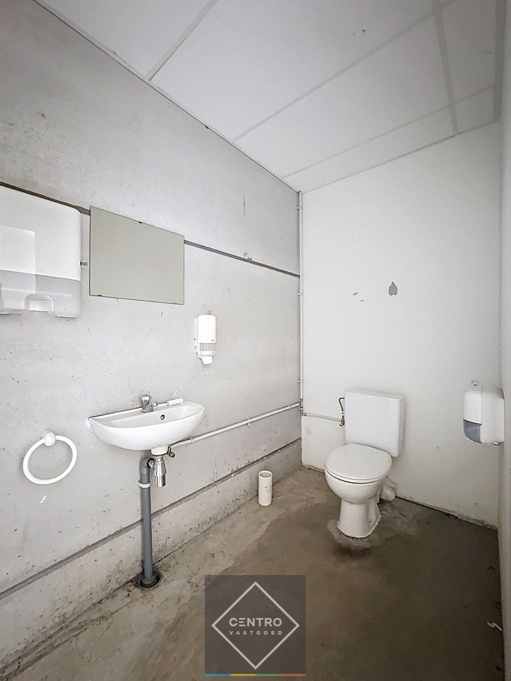 Instapklare HANDELSRUIMTE (1.200m²) met opslagmogelijkheden langs De Torhoutsesteenweg (achter "Juntoo") te Oostende! Gemeenschappelijke parkeermogelijkheid rondom de gebouwen! foto 12