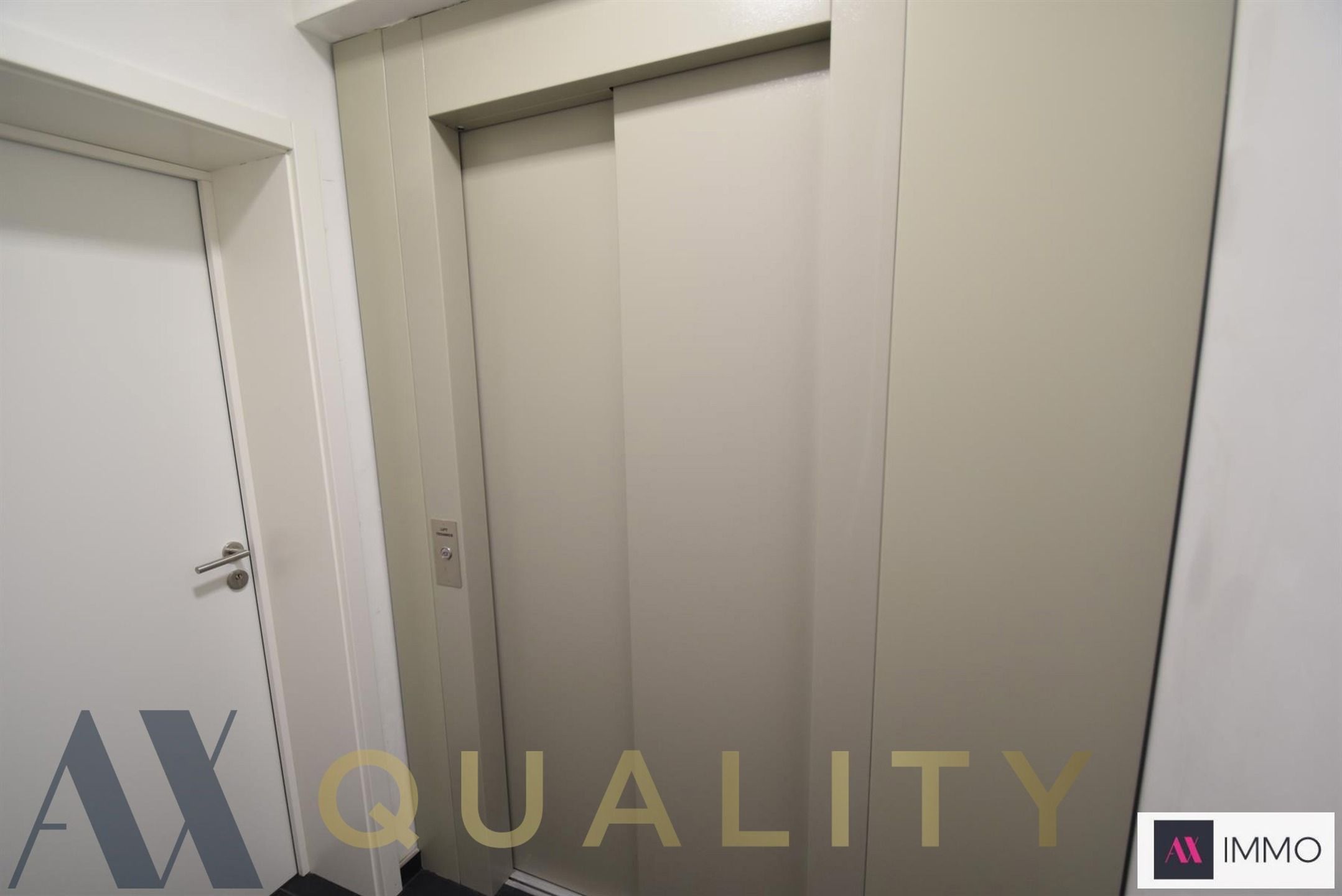 Recent 3 slpk. duplex appt. met  terr.,  2 autostpltsn., private berging, lift en gem. fietsenstalling foto 28